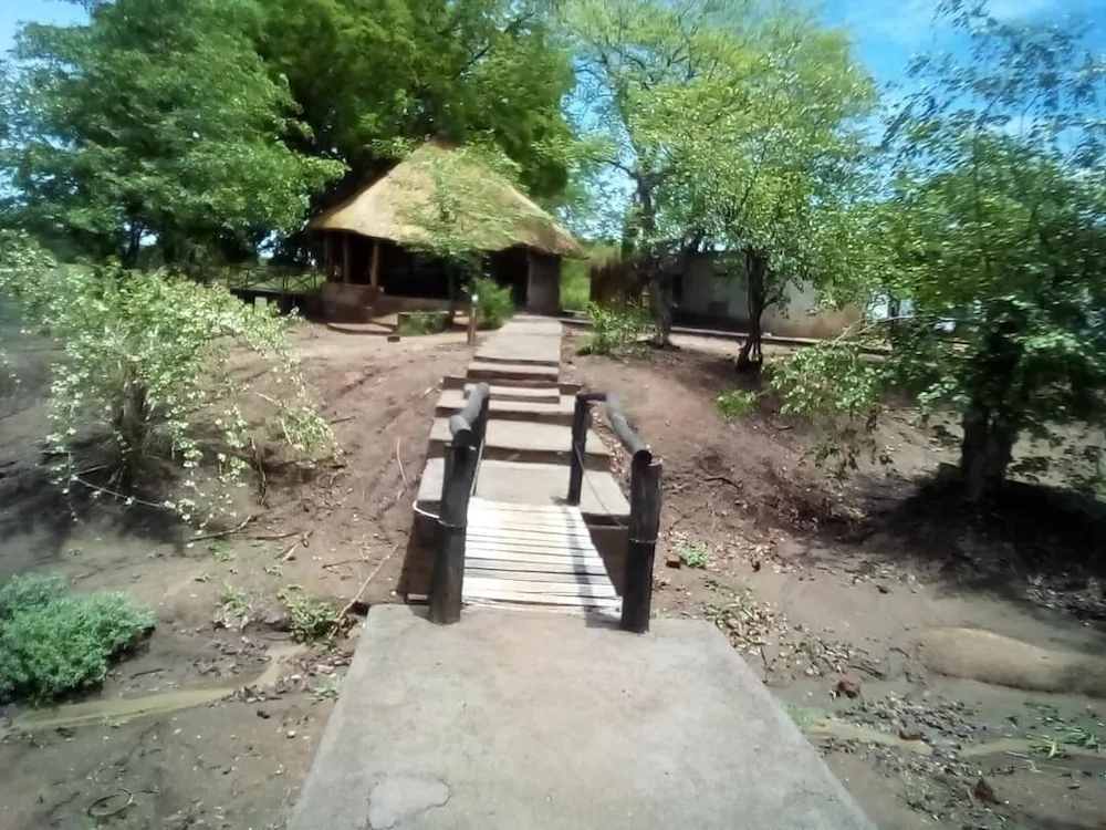 Mophy Budget Safari Lagoon Camp