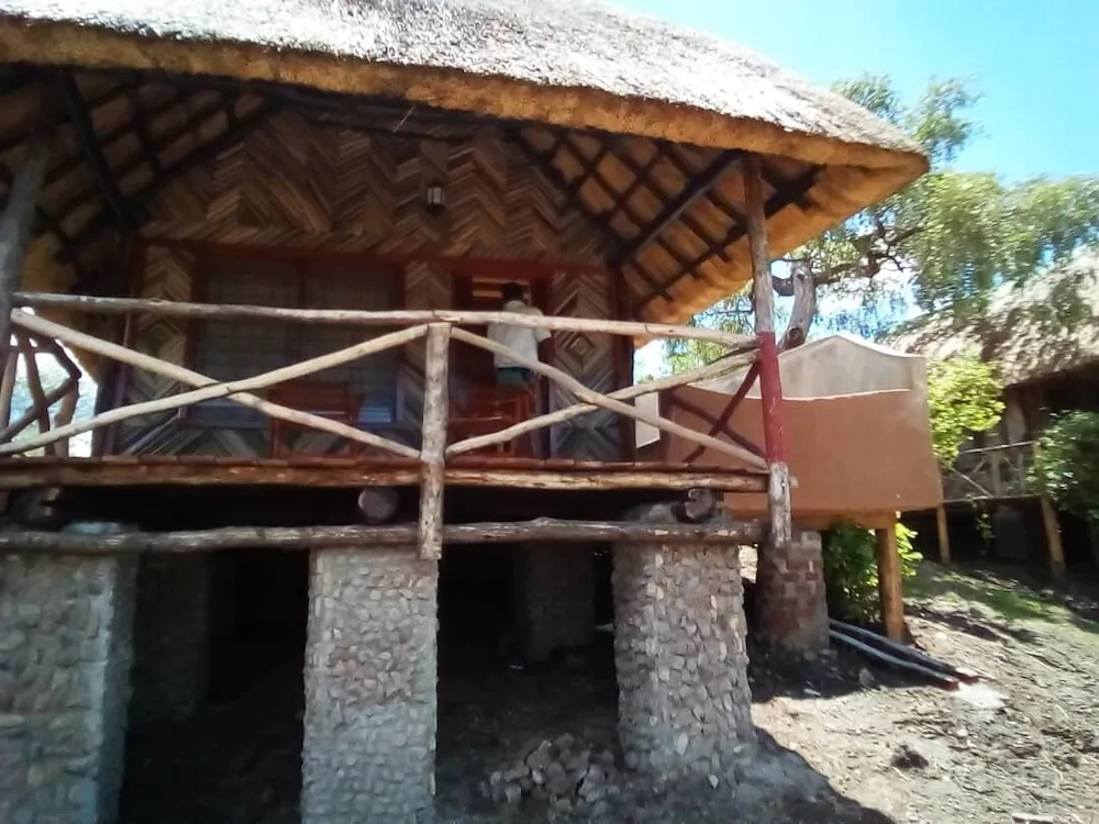 Mophy Budget Safari Lagoon Camp