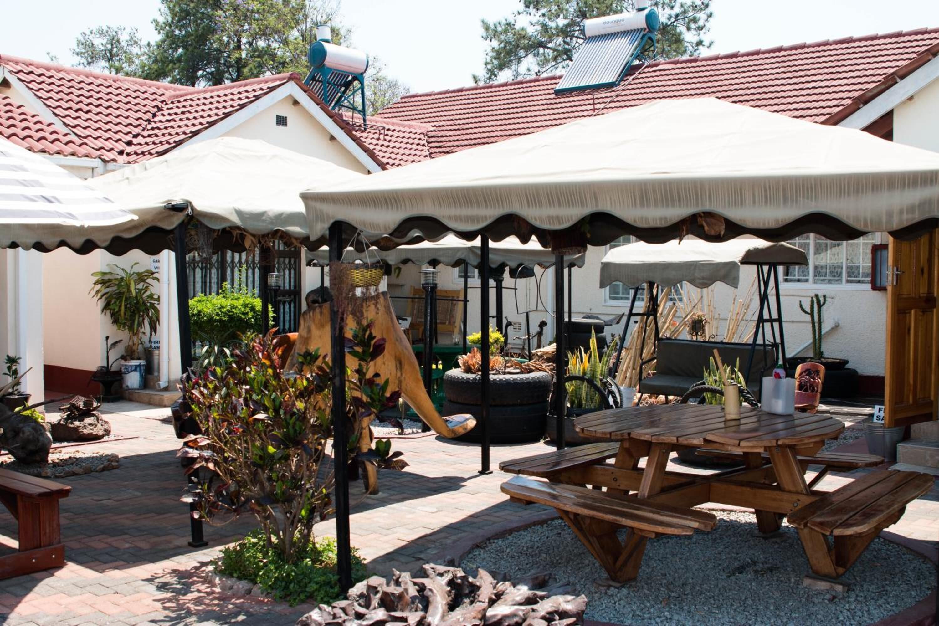 Mpofu Bed & Breakfast