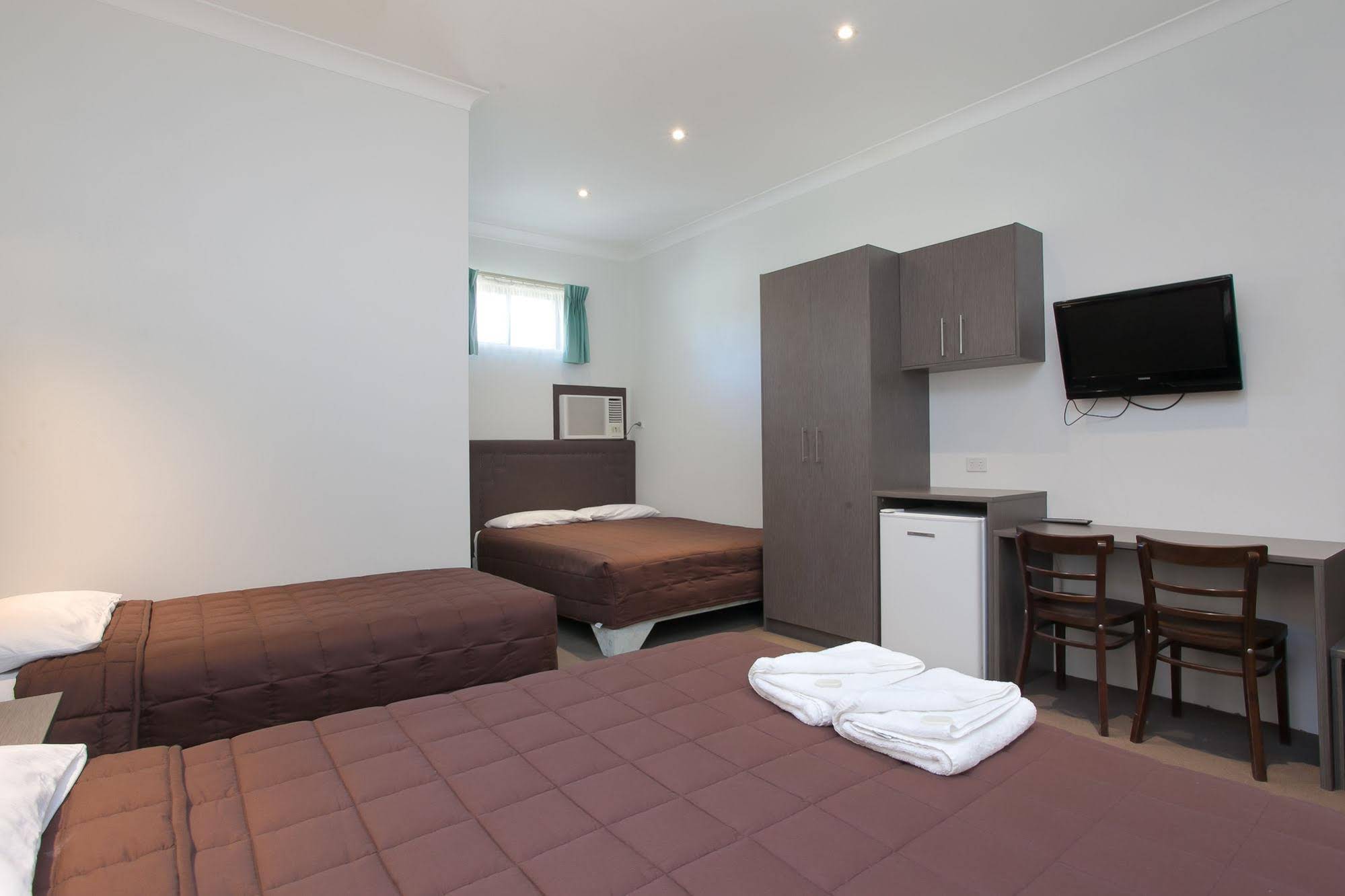 Sapphire Palms Motel