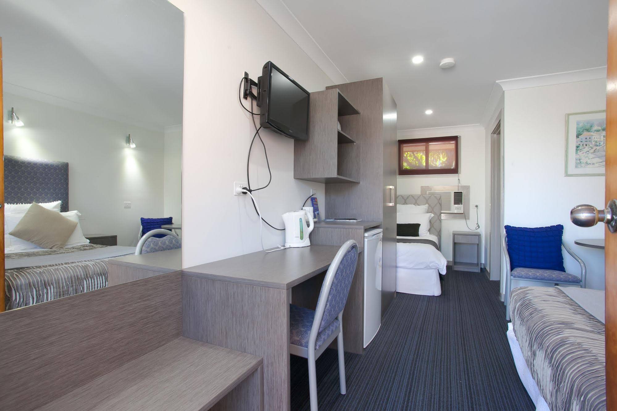 Sapphire Palms Motel