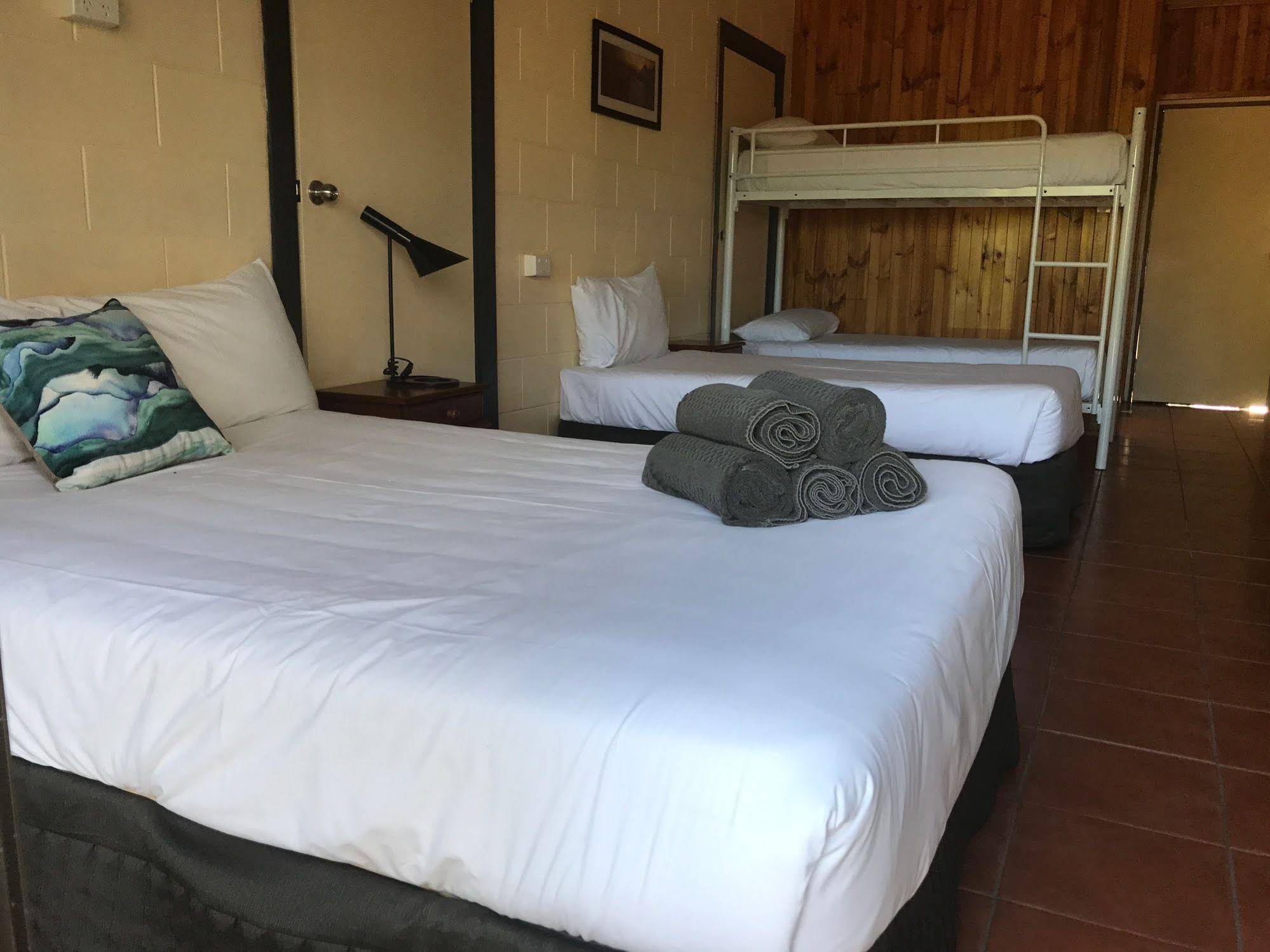 Bowen Arrow Motel