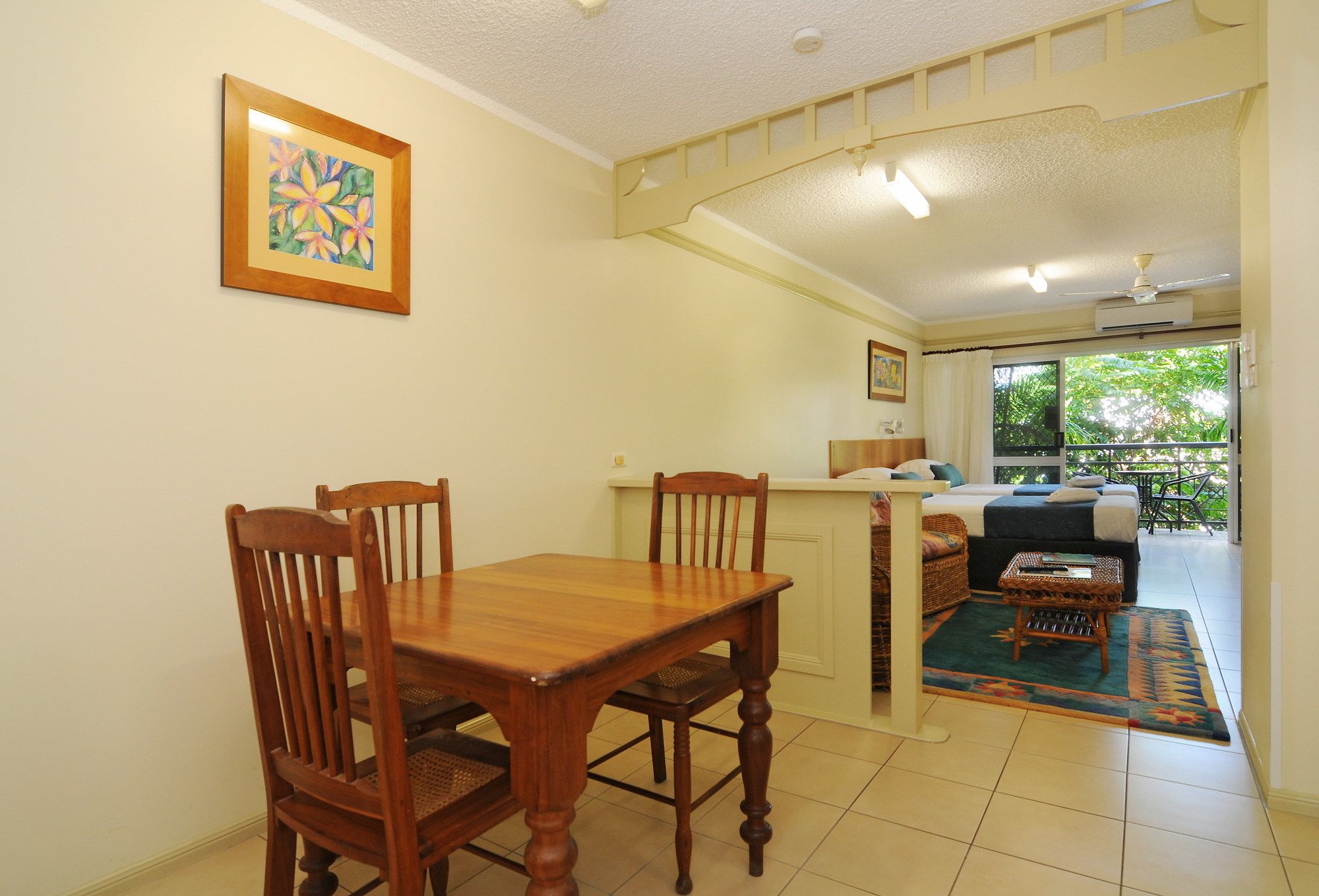 Cairns Queenslander Hotel & Apartments