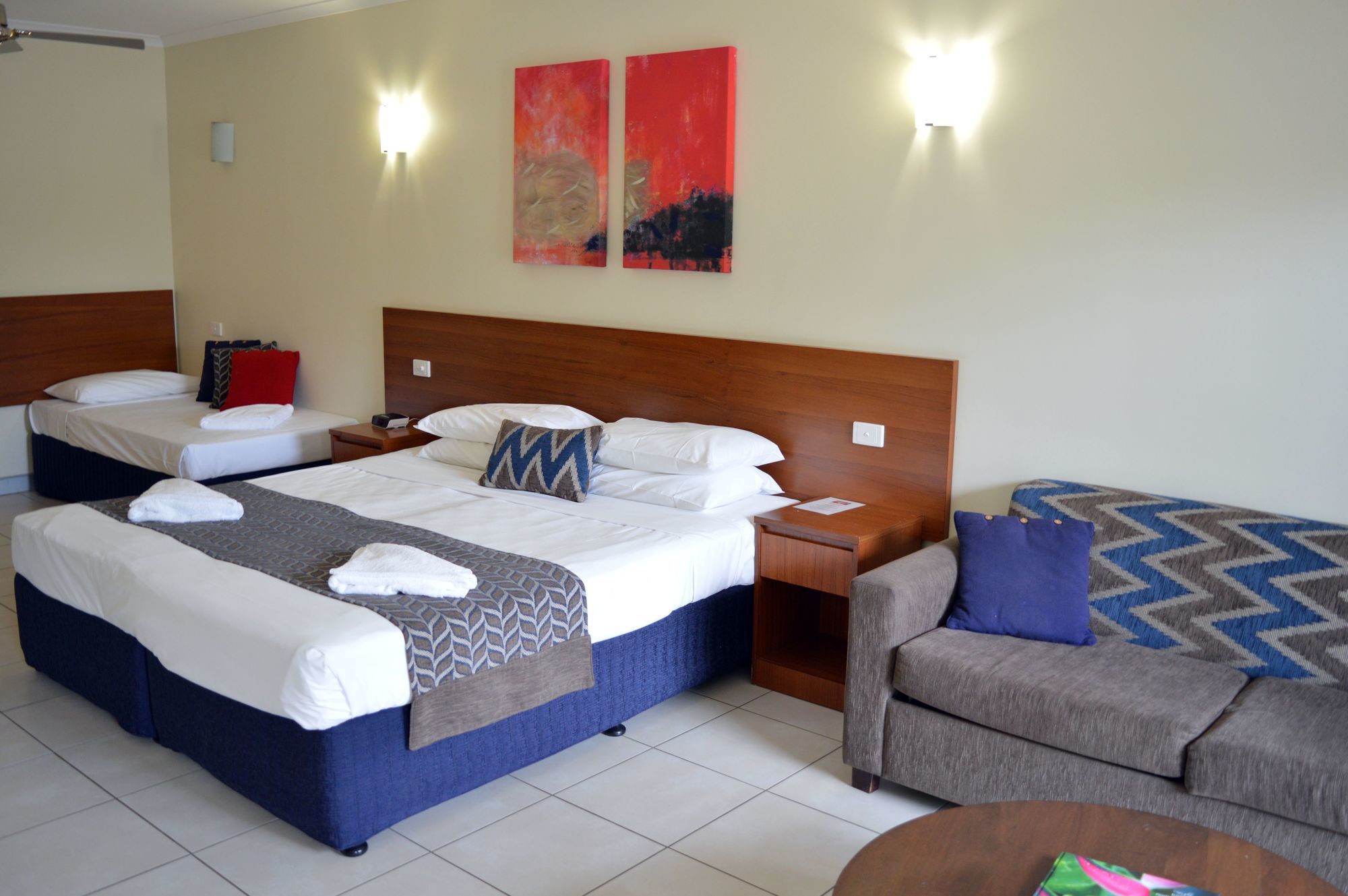 Cairns Queenslander Hotel & Apartments