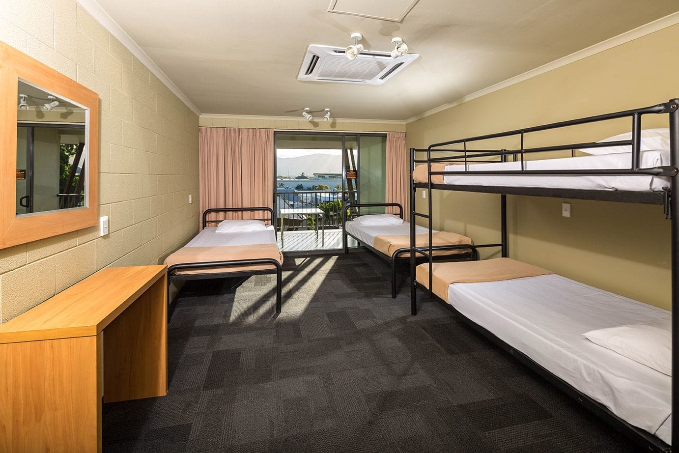 Gilligan's Backpackers Resort