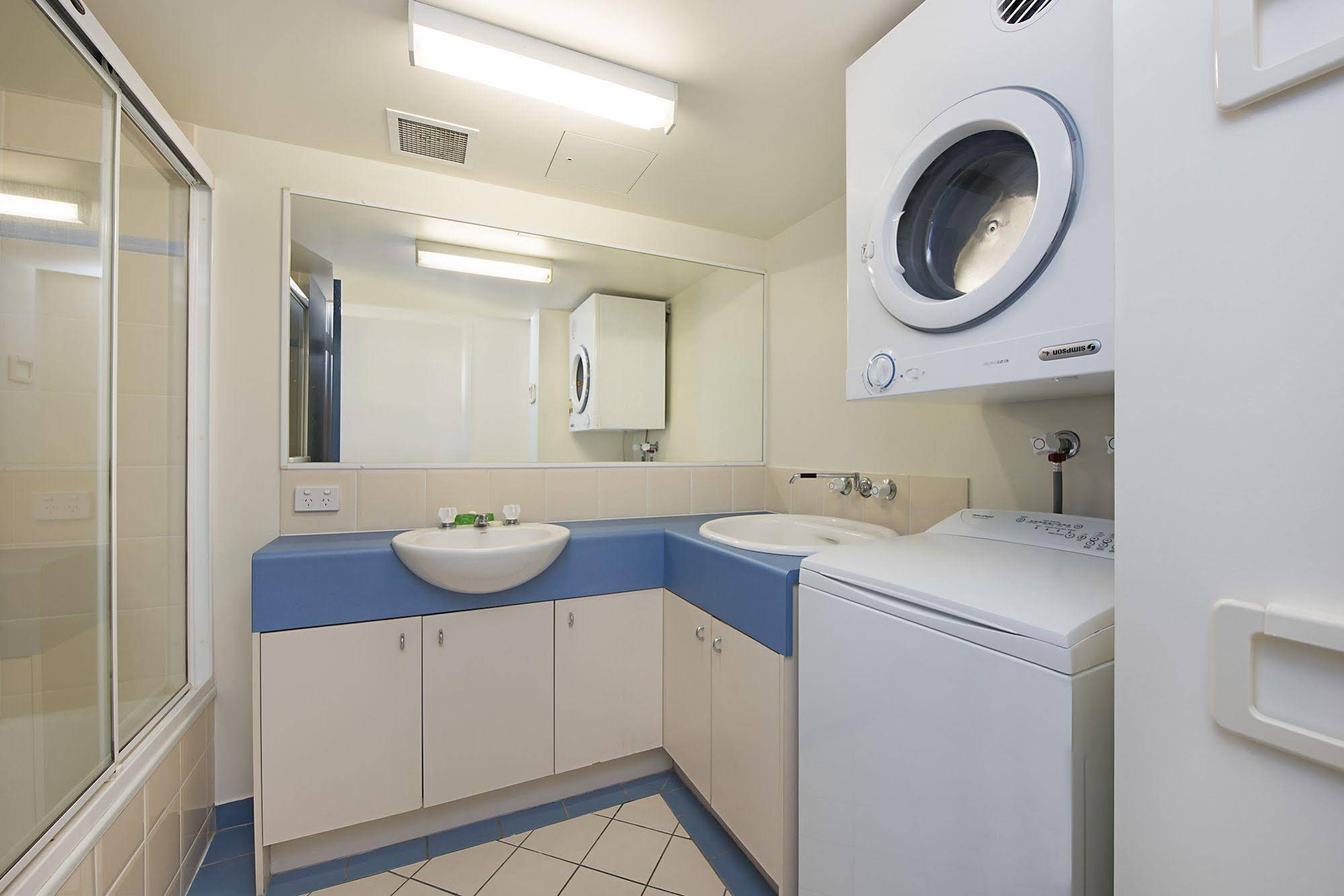 Fairseas Apartments
