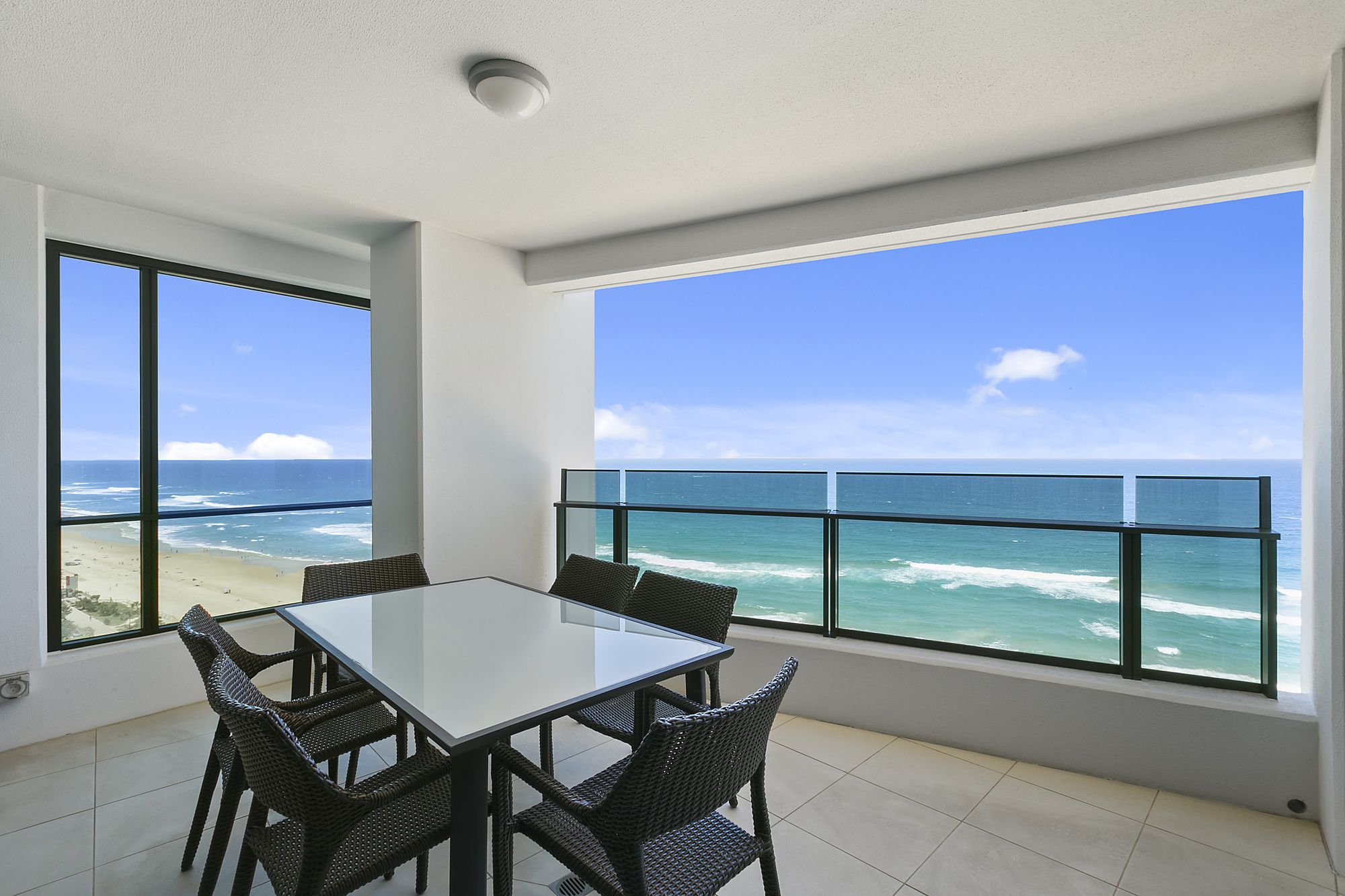 Soul on the Esplanade - HR Surfers Paradise