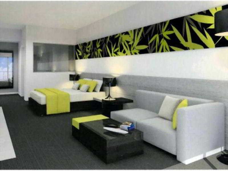 Oaks Metropole Hotel