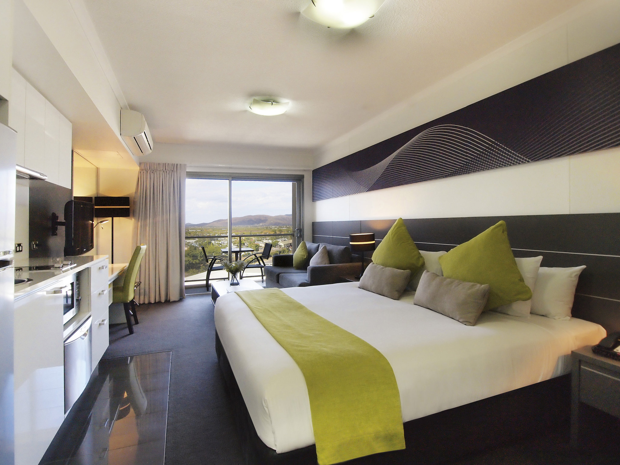 Oaks Metropole Hotel