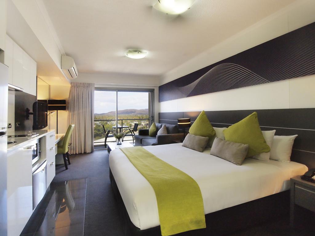 Oaks Metropole Hotel