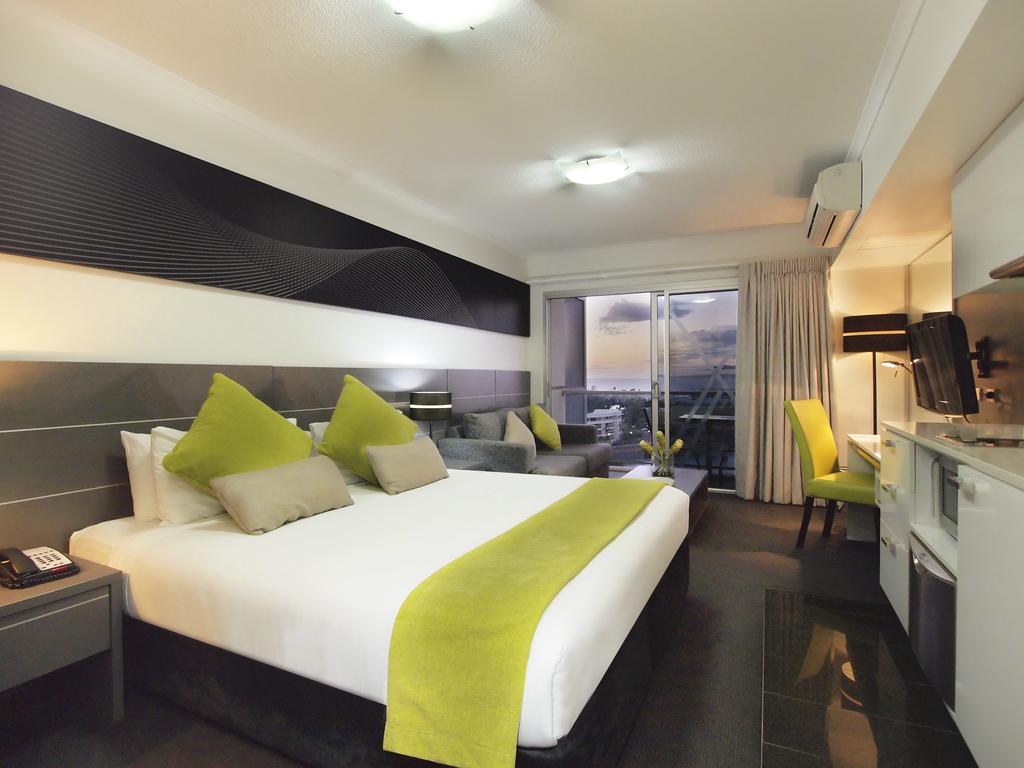 Oaks Metropole Hotel