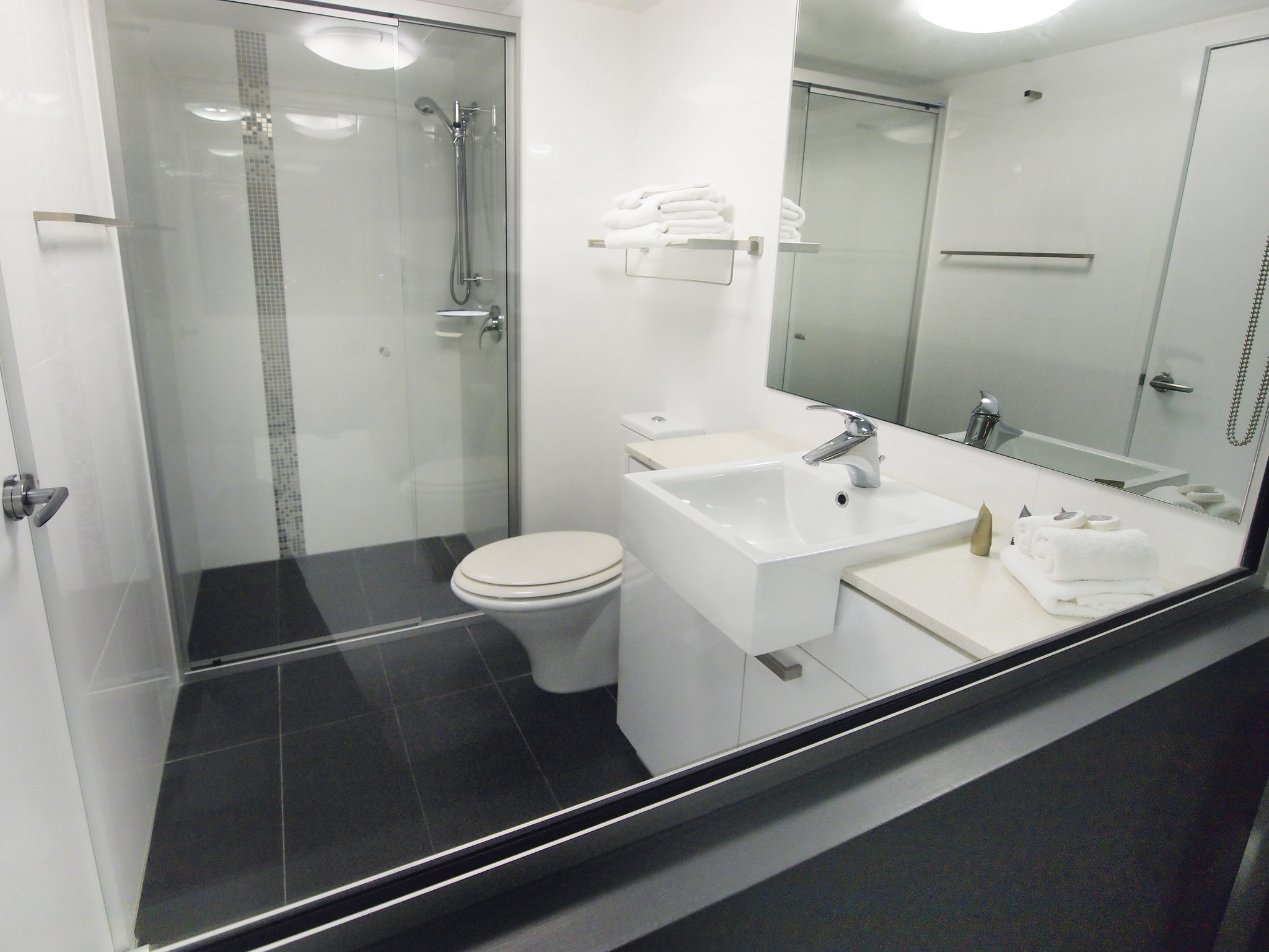 Oaks Metropole Hotel