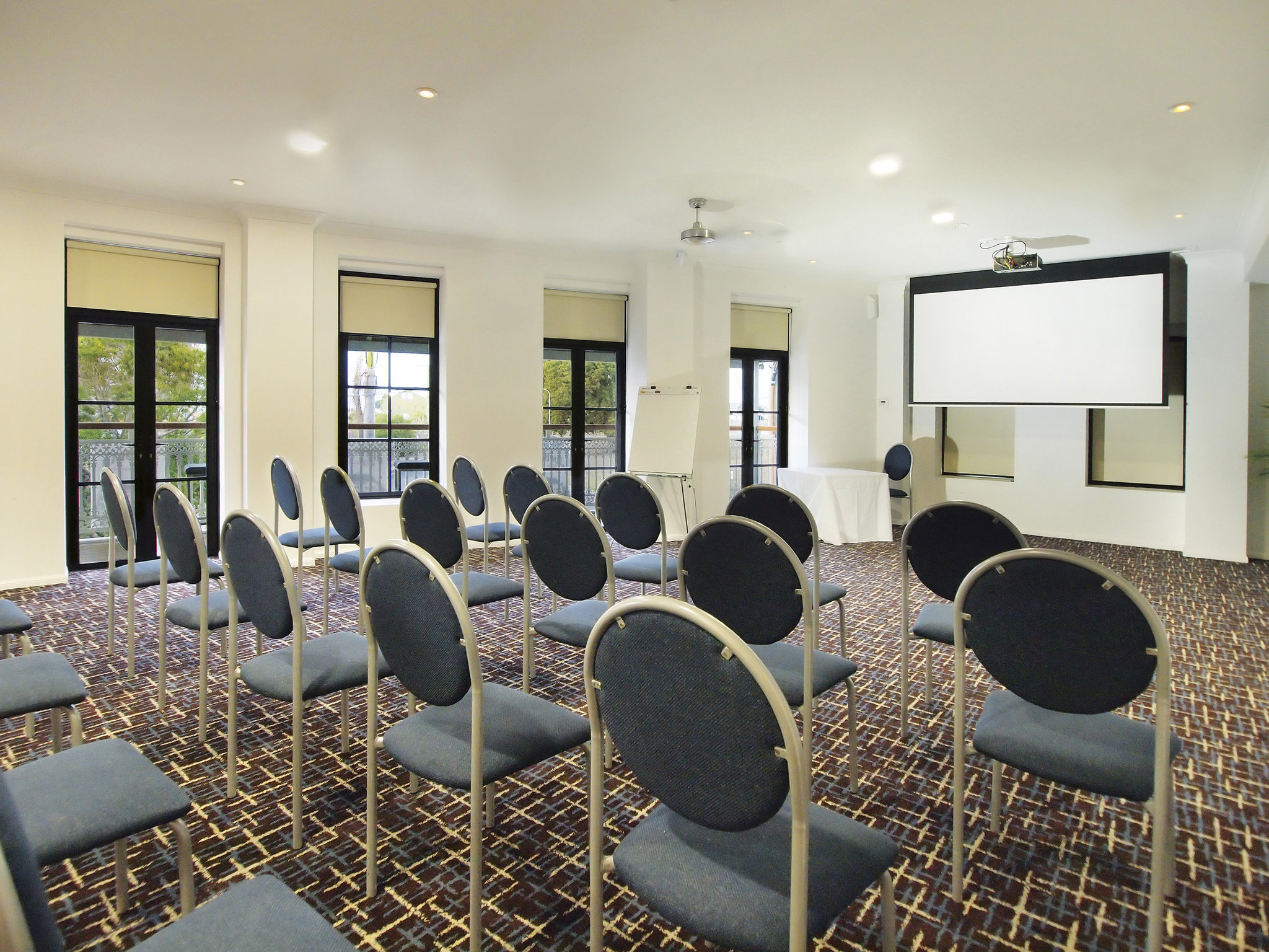 Oaks Metropole Hotel