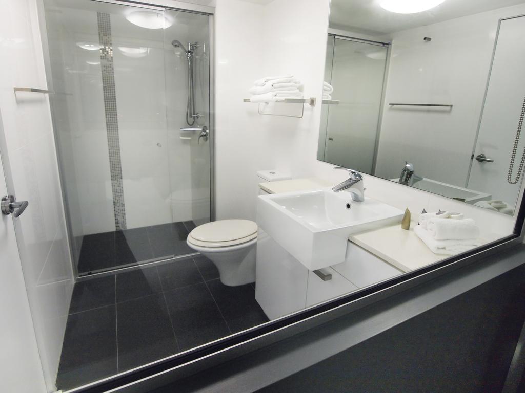 Oaks Metropole Hotel