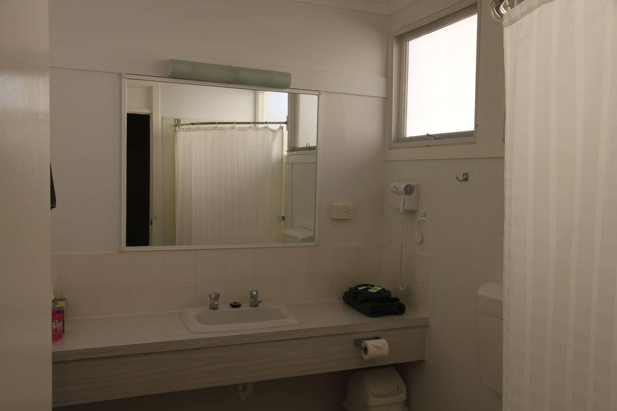 Barclay Motor Inn