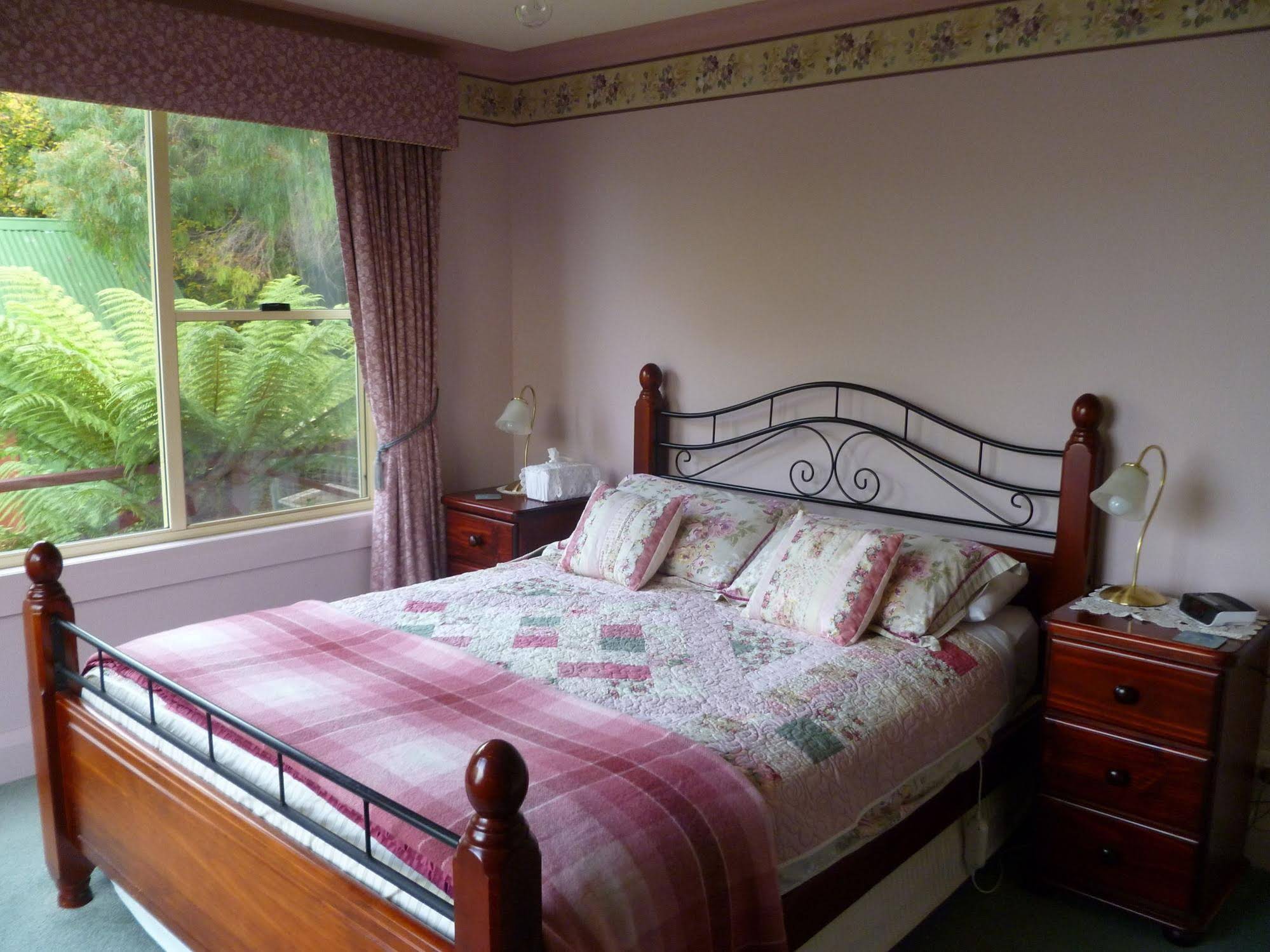 Donalea Bed and Breakfast & Riverview Apartment