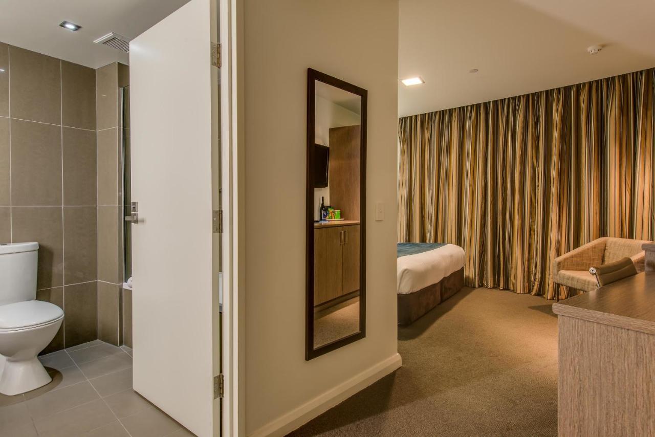 Mantra Collins Hotel