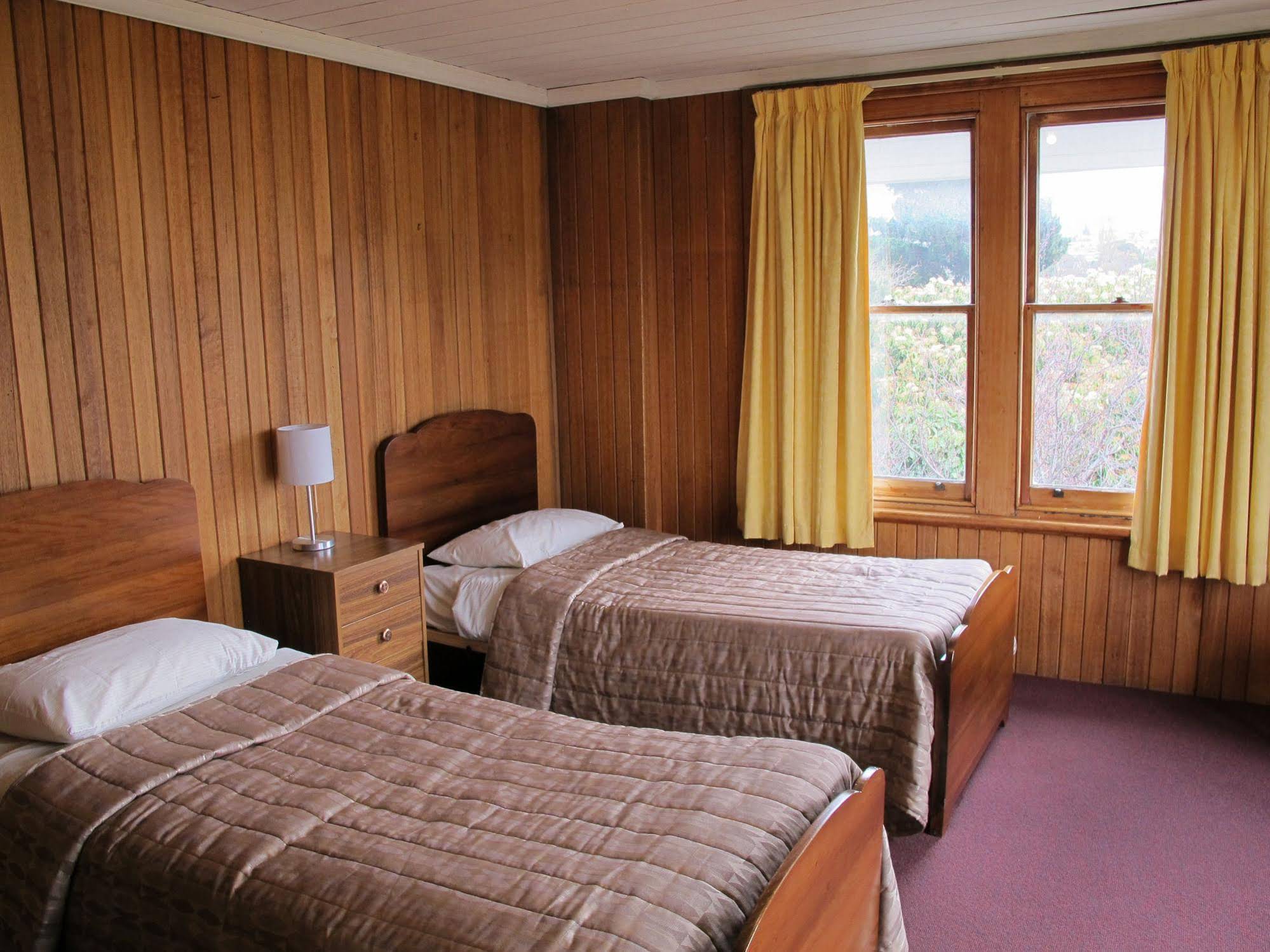 Riverfront Motel & Villas