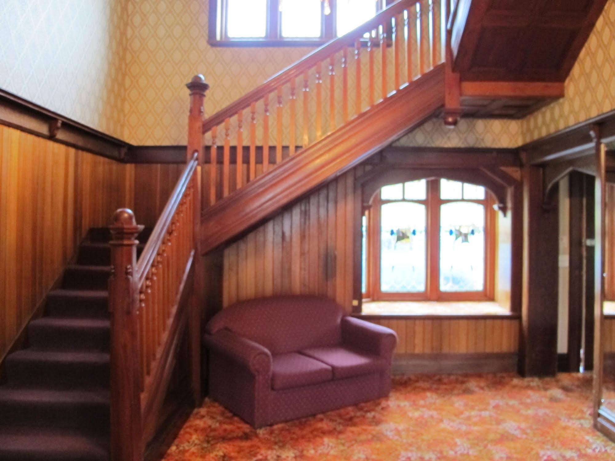 Riverfront Motel & Villas
