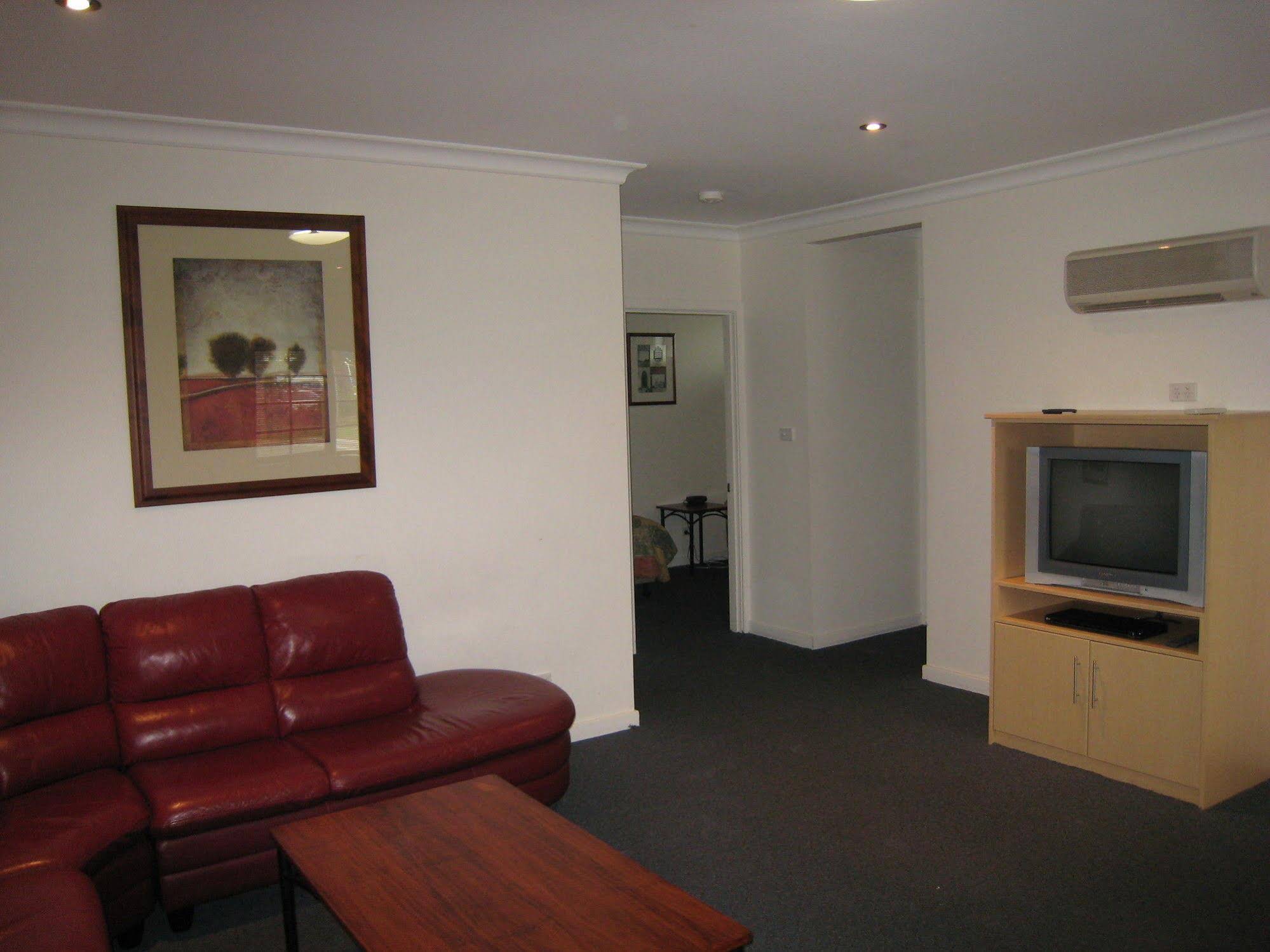Comfort Hotel Olde Tudor