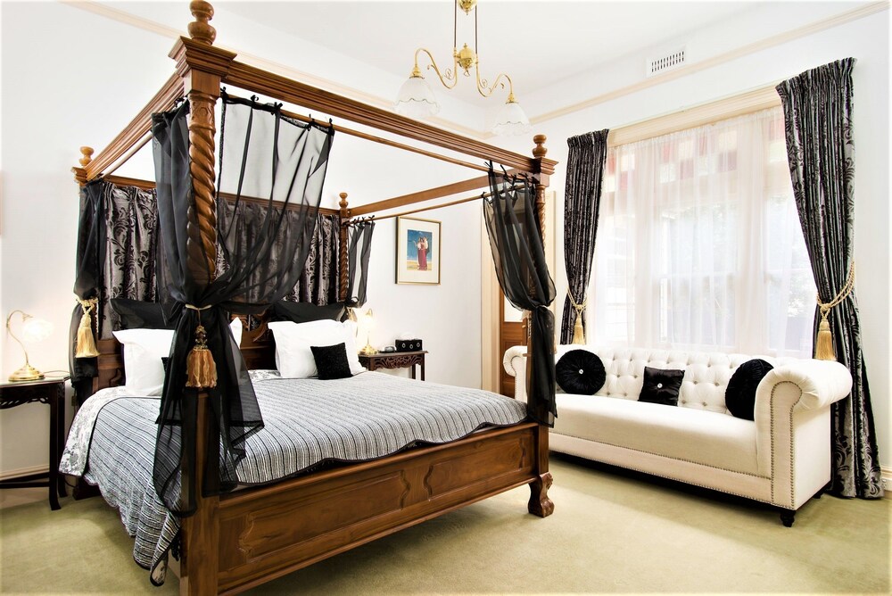 Kurrajong House Bed and Breakfast