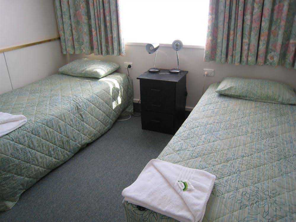 Parklane Motel
