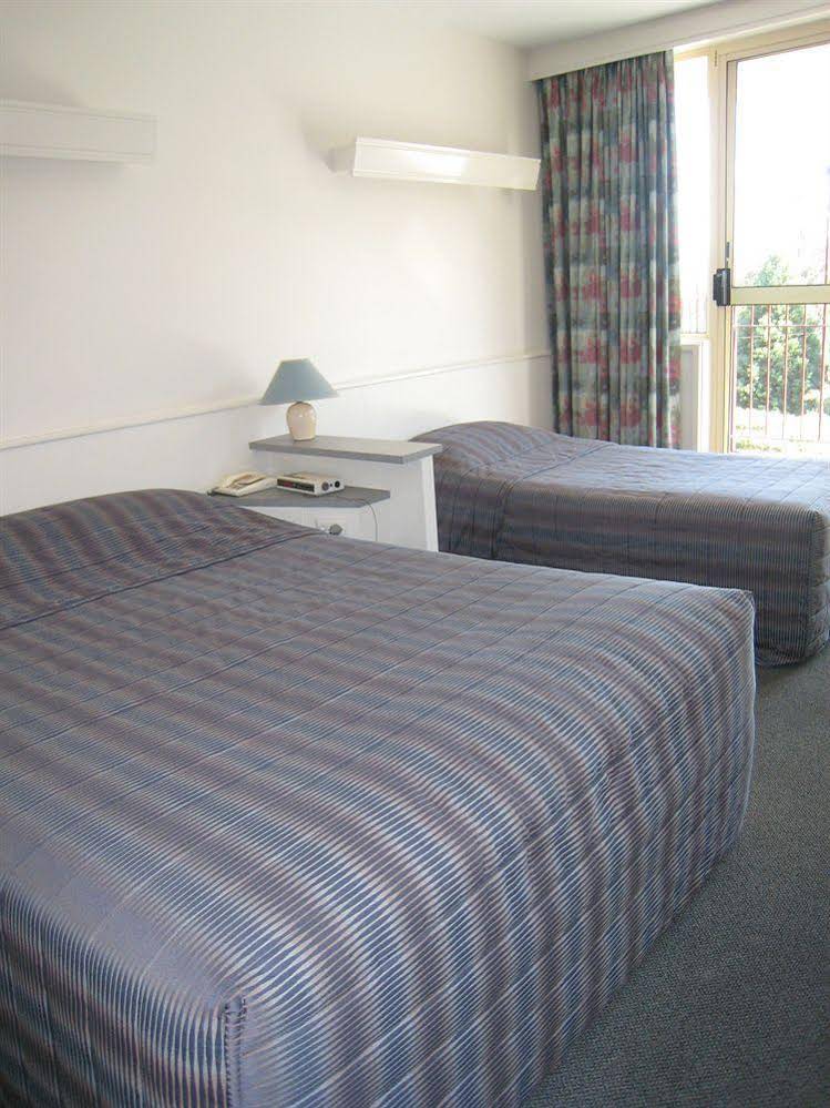 Parklane Motel