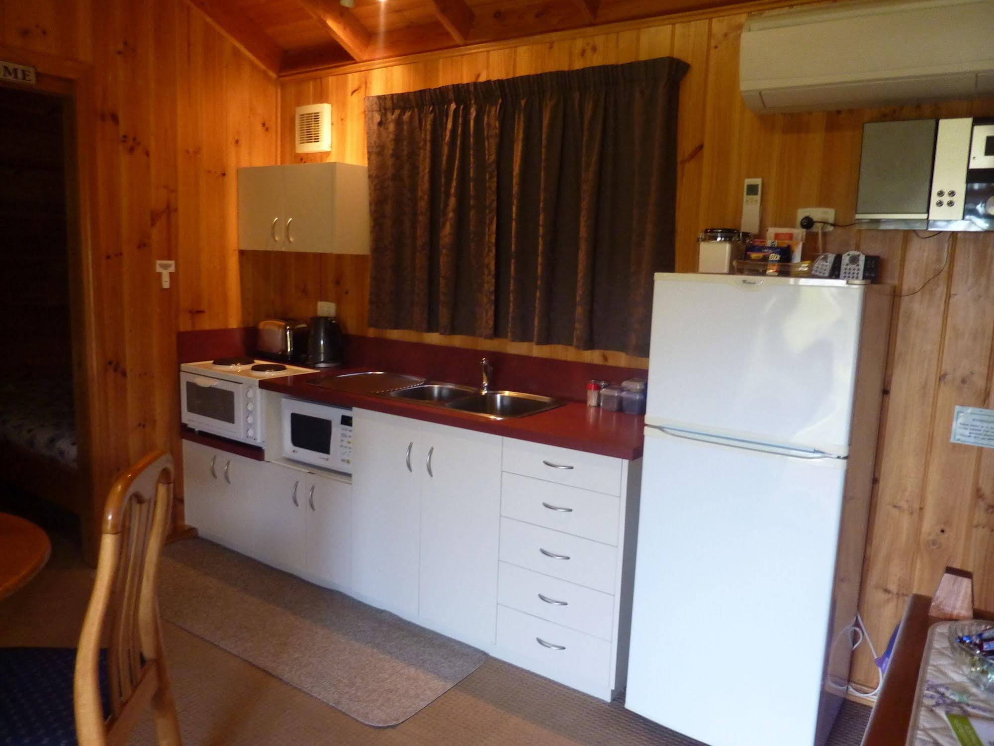 Maydena Country Cabins Accommodation & Alpaca Stud