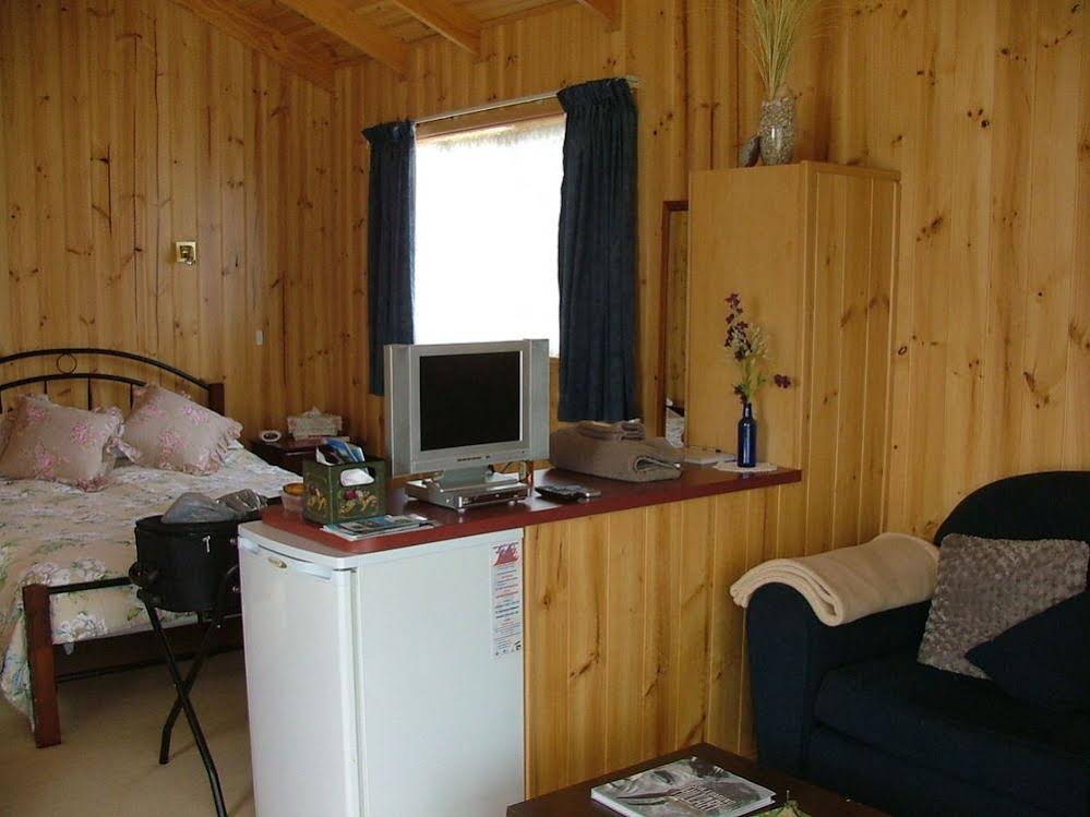 Maydena Country Cabins Accommodation & Alpaca Stud