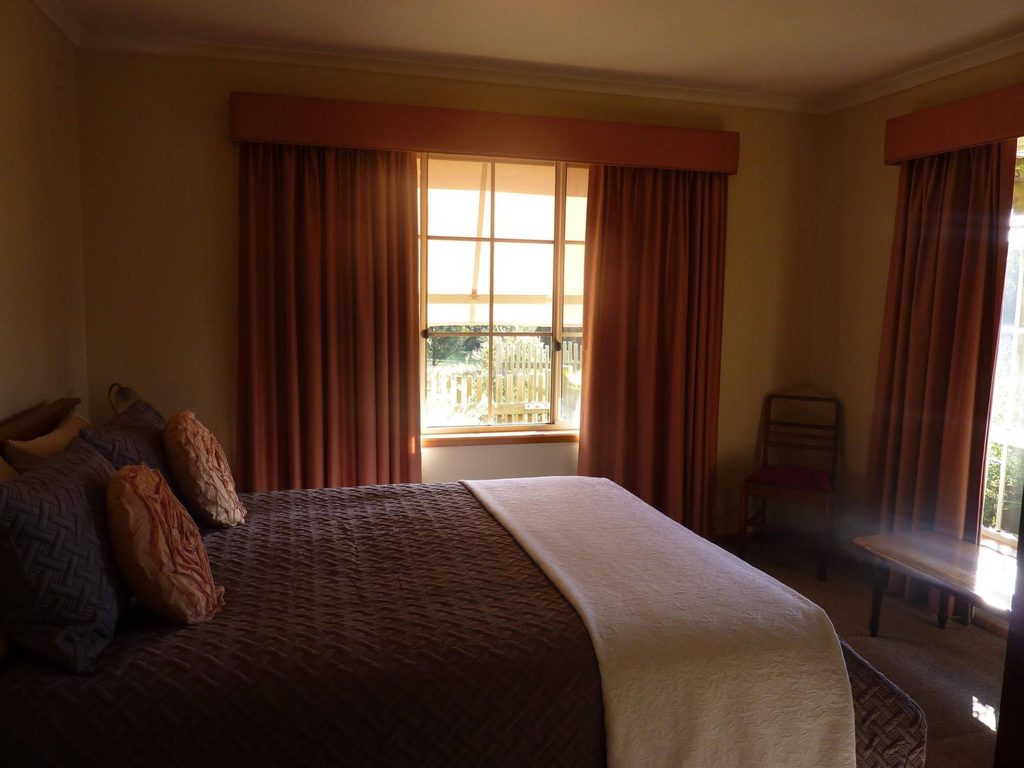 Maydena Country Cabins Accommodation & Alpaca Stud