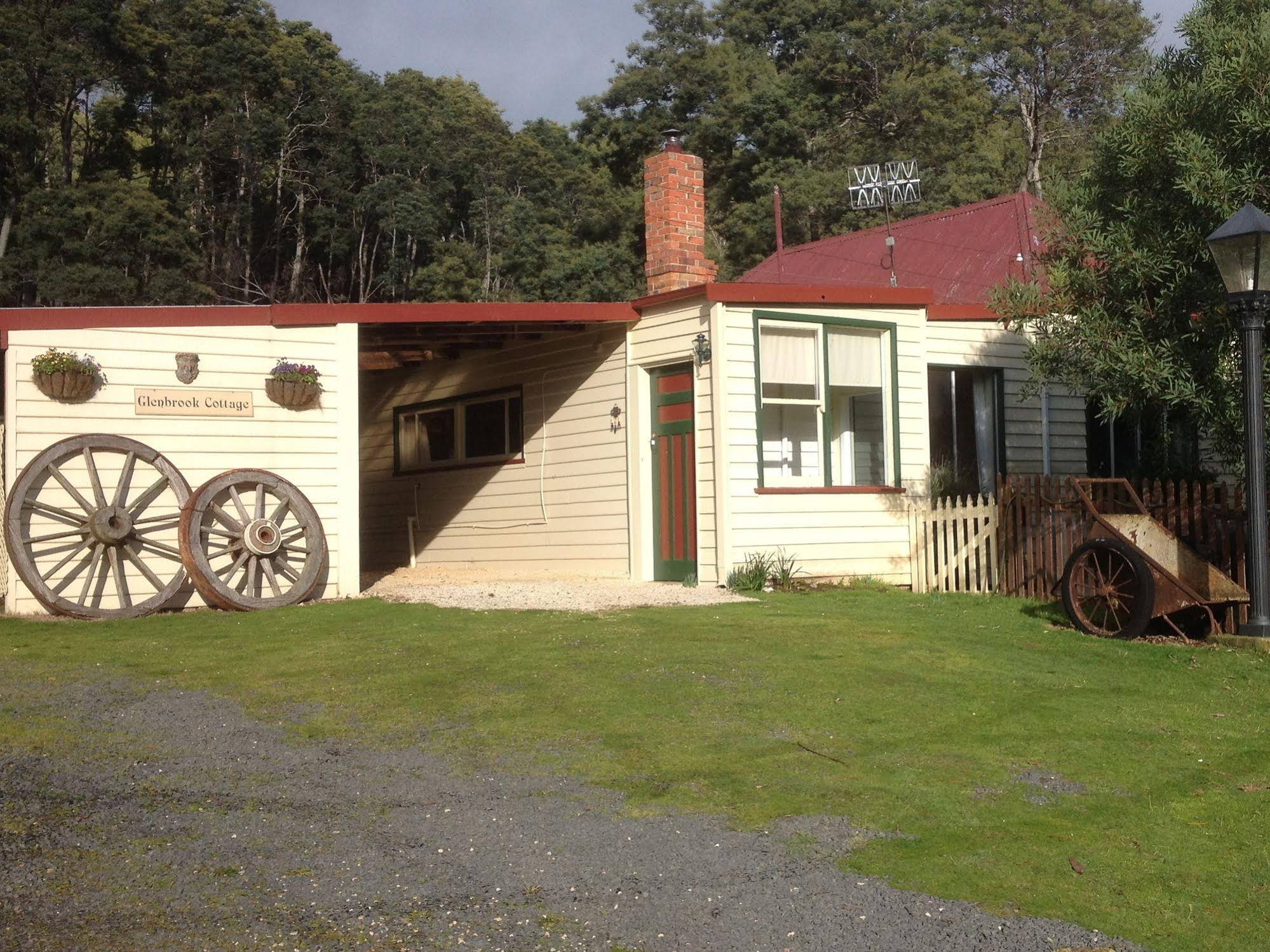 Glenbrook House & Cottage