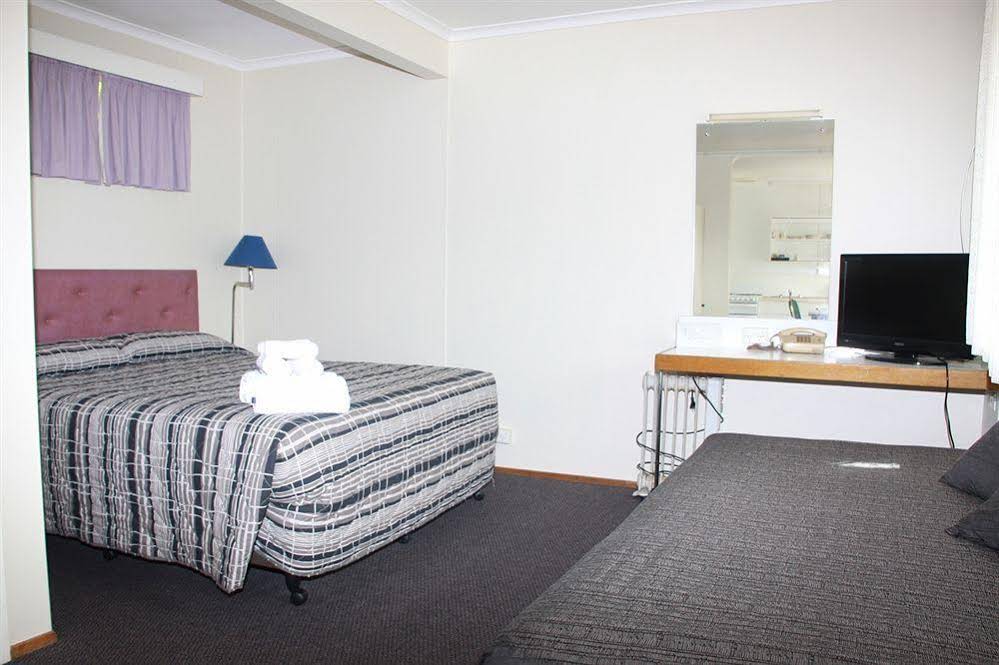 Silver Hills Motel