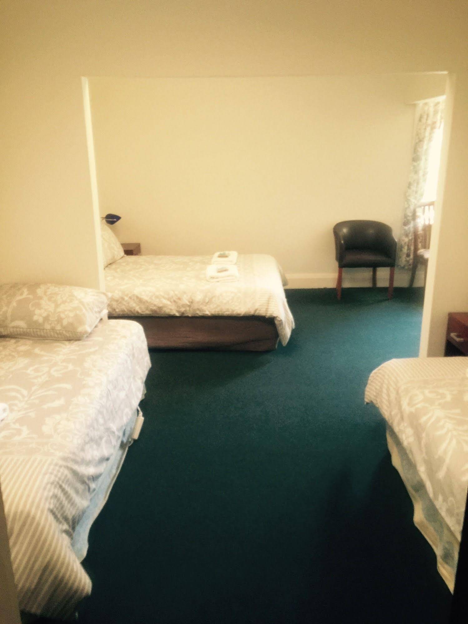 Ross Hotel