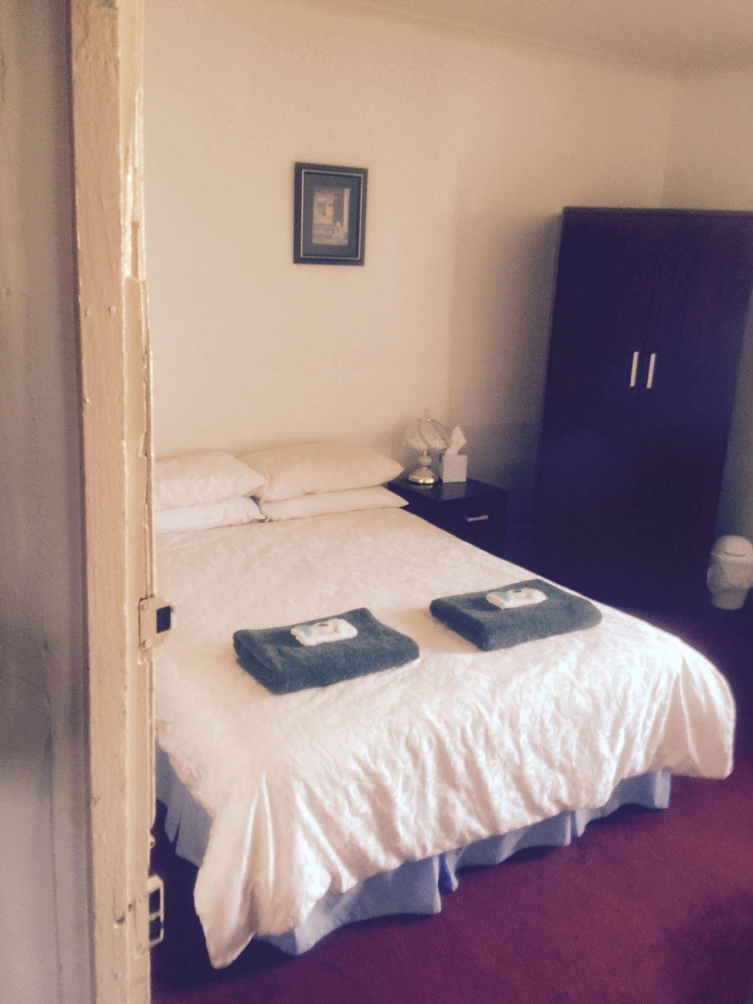 Ross Hotel