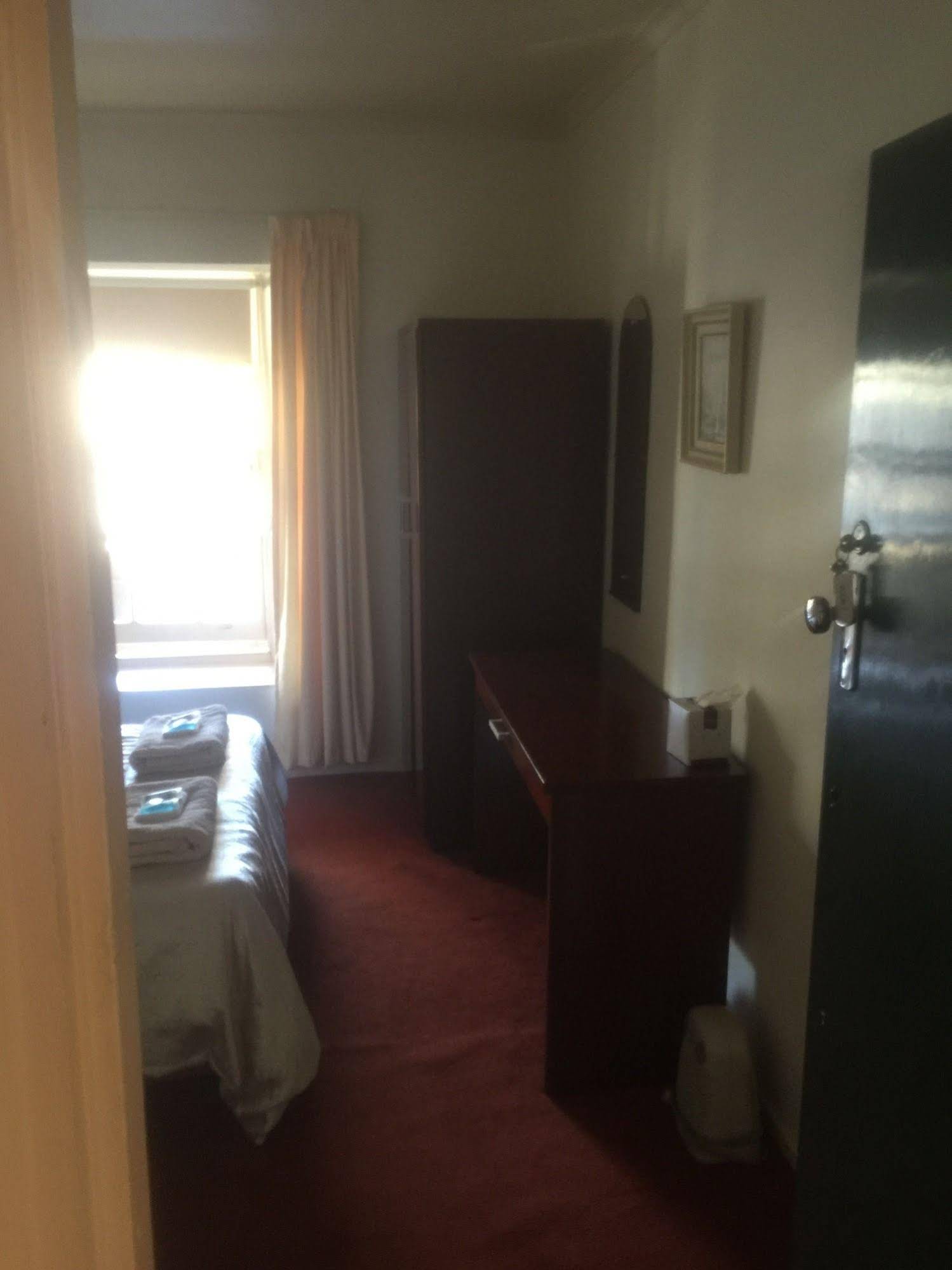 Ross Hotel
