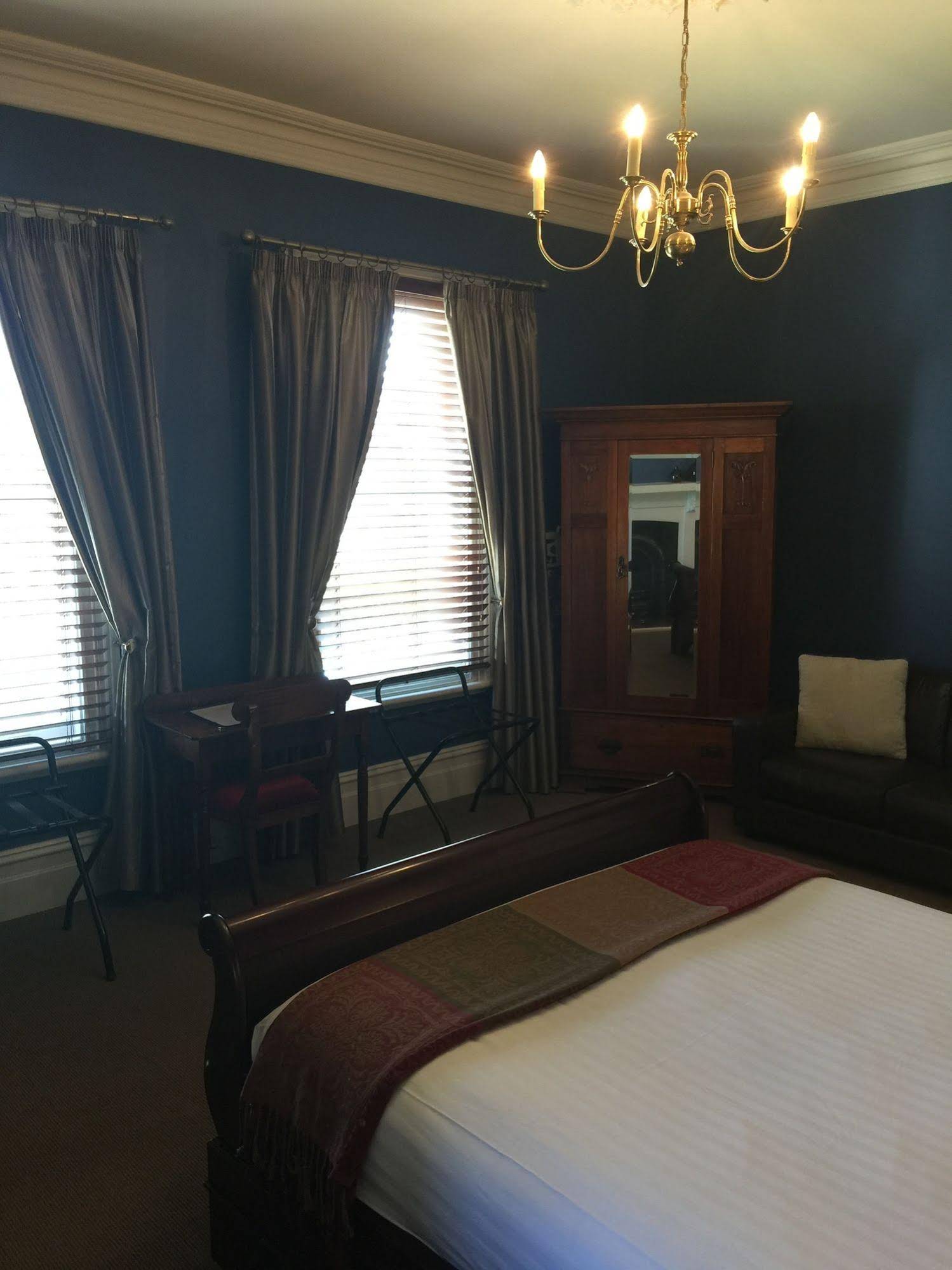 Clydesdale Manor