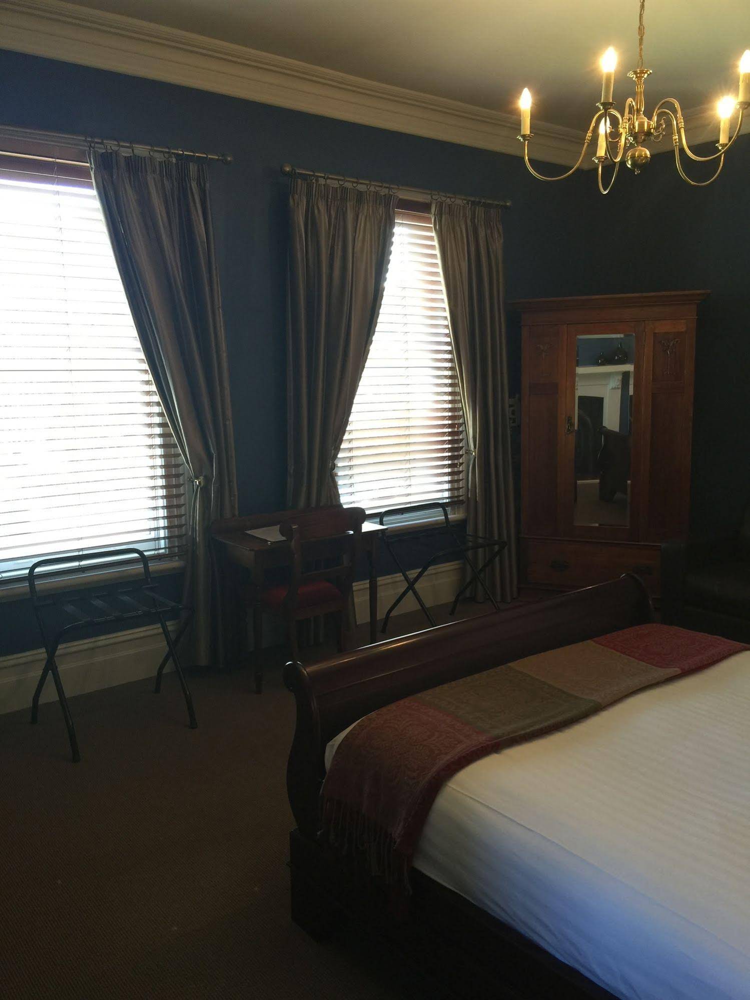 Clydesdale Manor