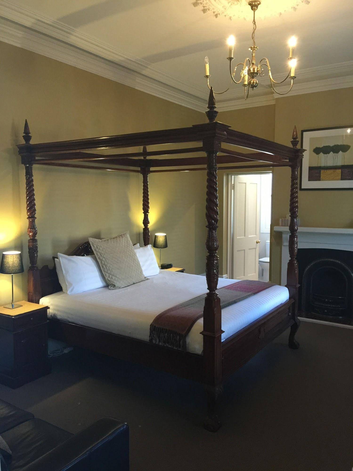 Clydesdale Manor