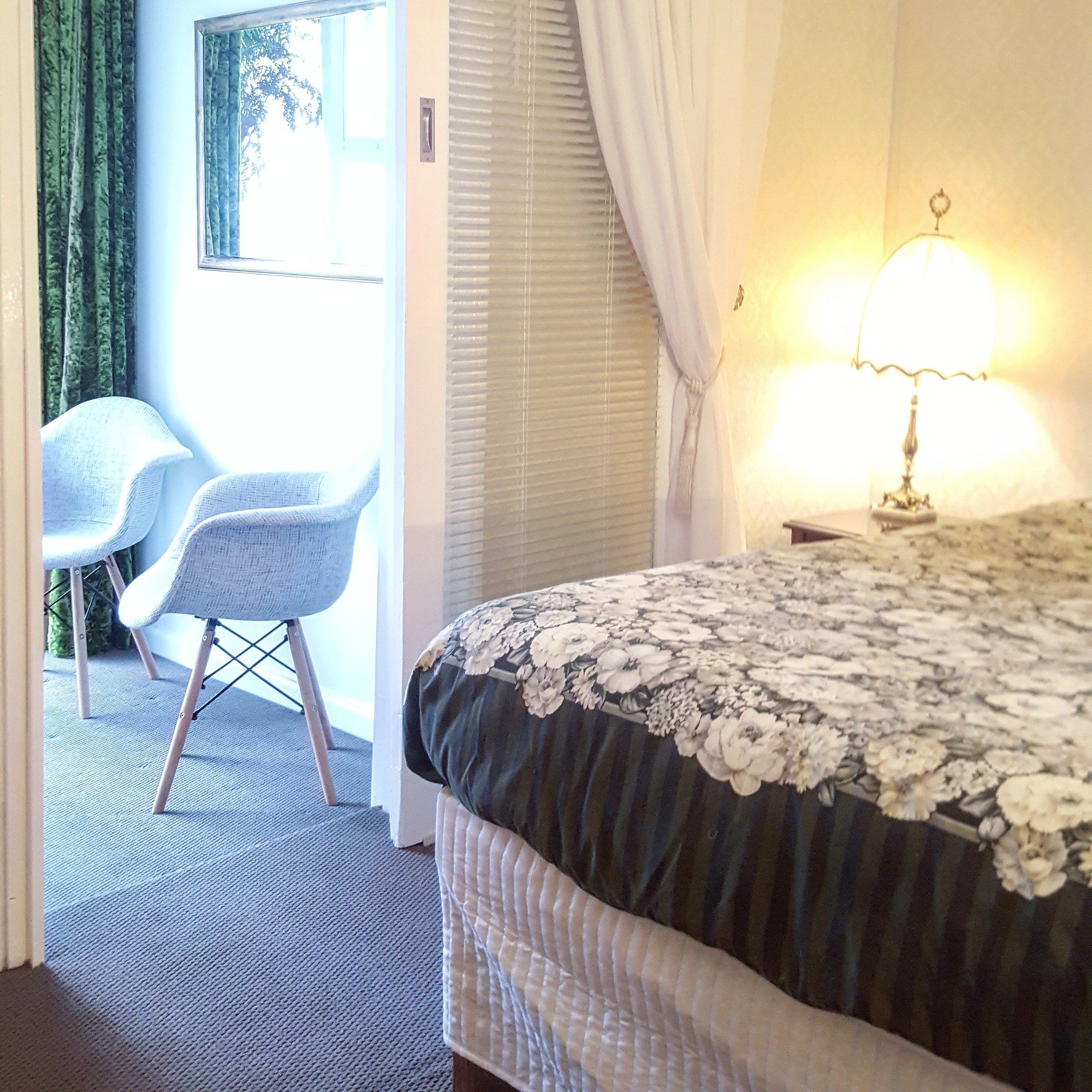 Strahan Wilderness Lodge and Bay View Cottages