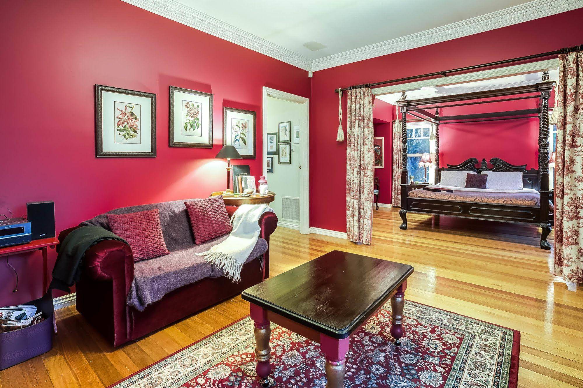 Forest Edge Cottage at Merrow Cottages