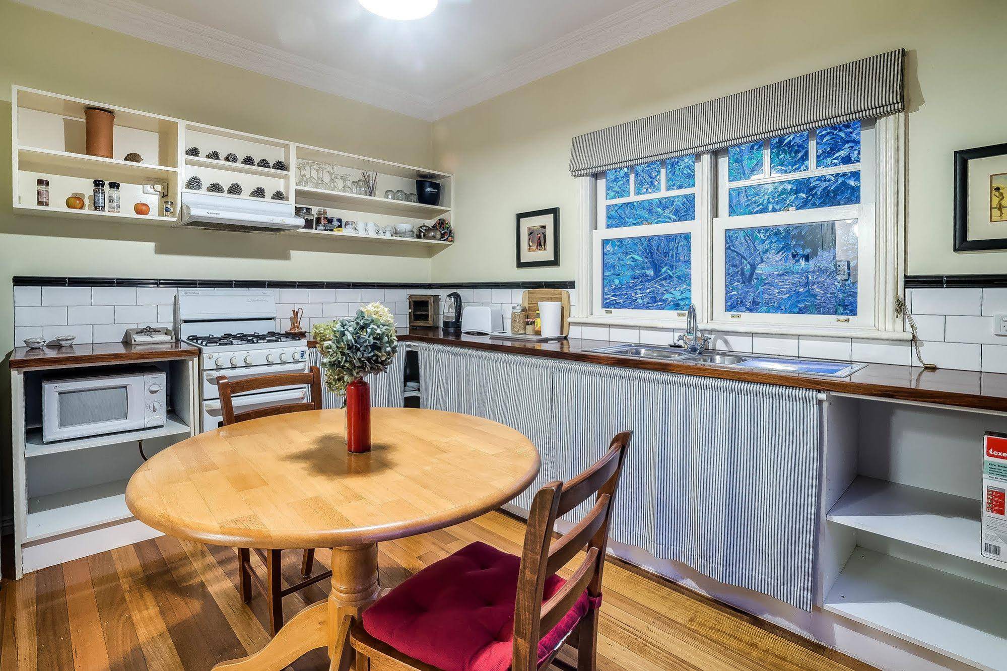 Forest Edge Cottage at Merrow Cottages