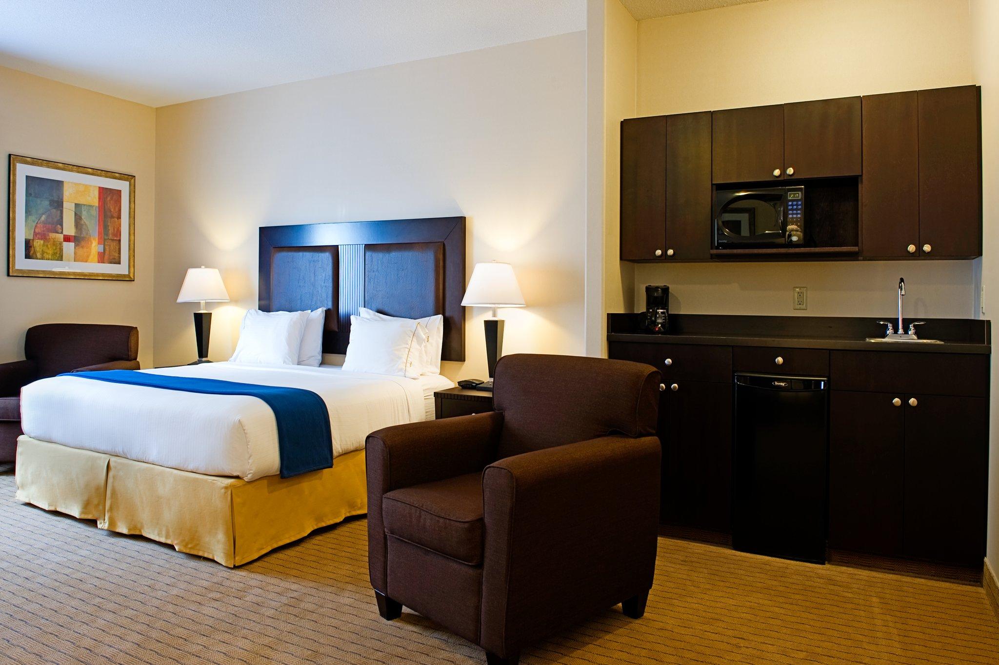 Holiday Inn Express & Suites Regina - South