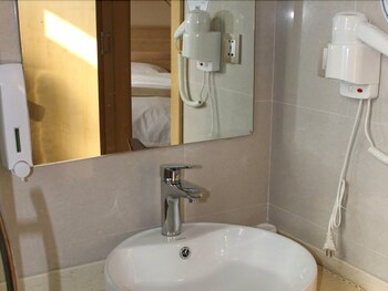 GreenTree Inn Shanghai Minhang District Beiqiao Subway Station Express Hotel
