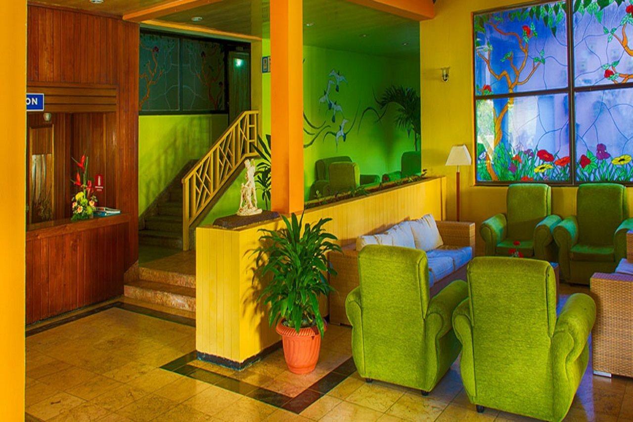 Hotel Oasis