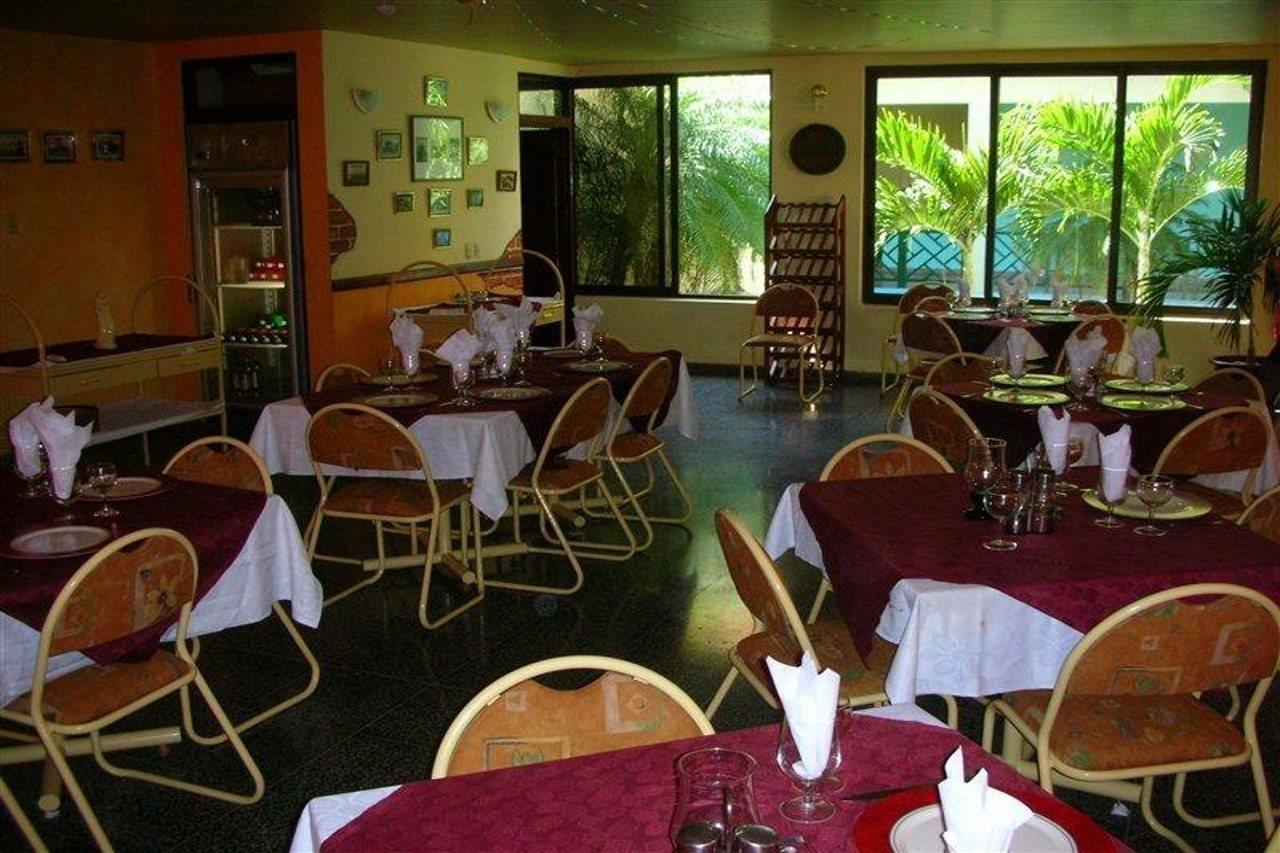 Hotel Oasis