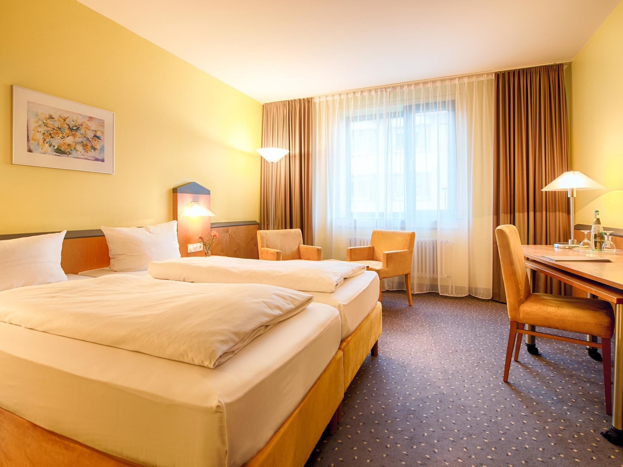 Plaza Hotel & Living Frankfurt