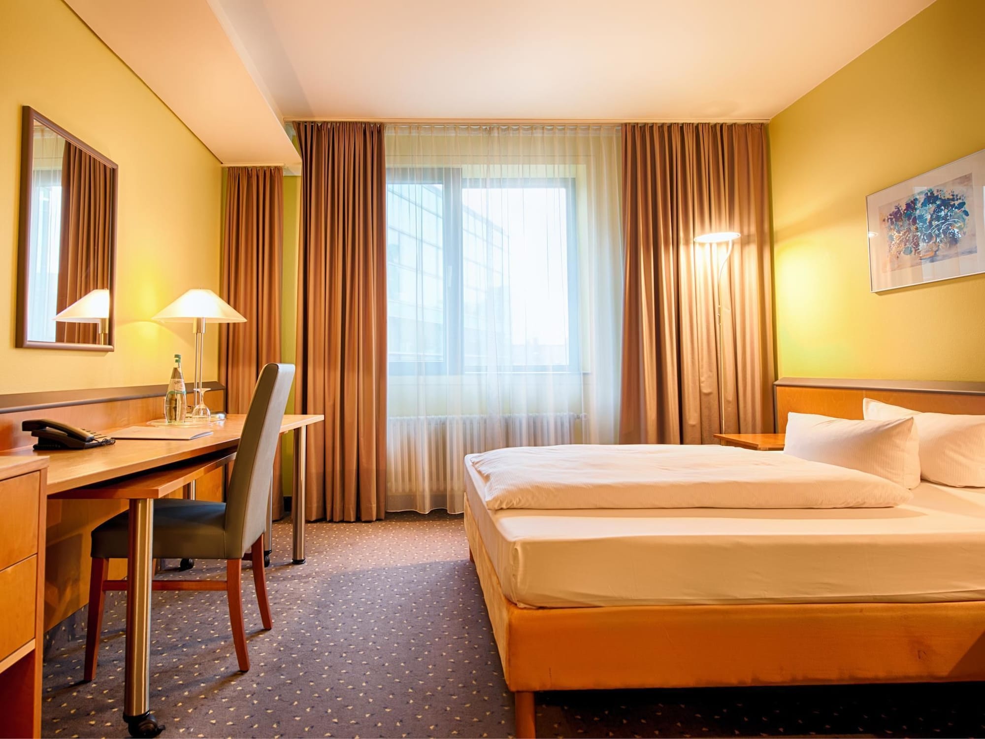 Plaza Hotel & Living Frankfurt