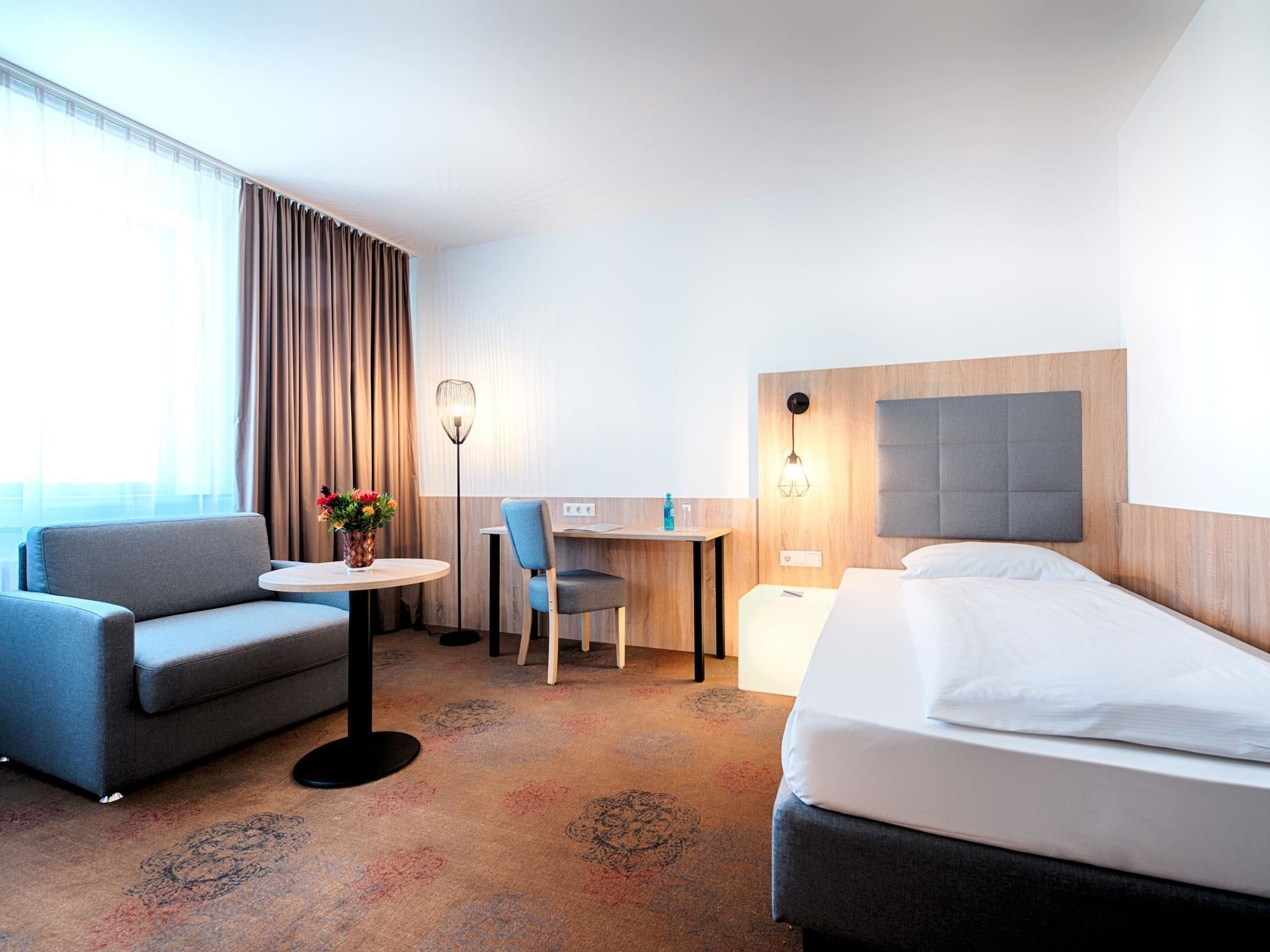 Plaza Hotel & Living Frankfurt