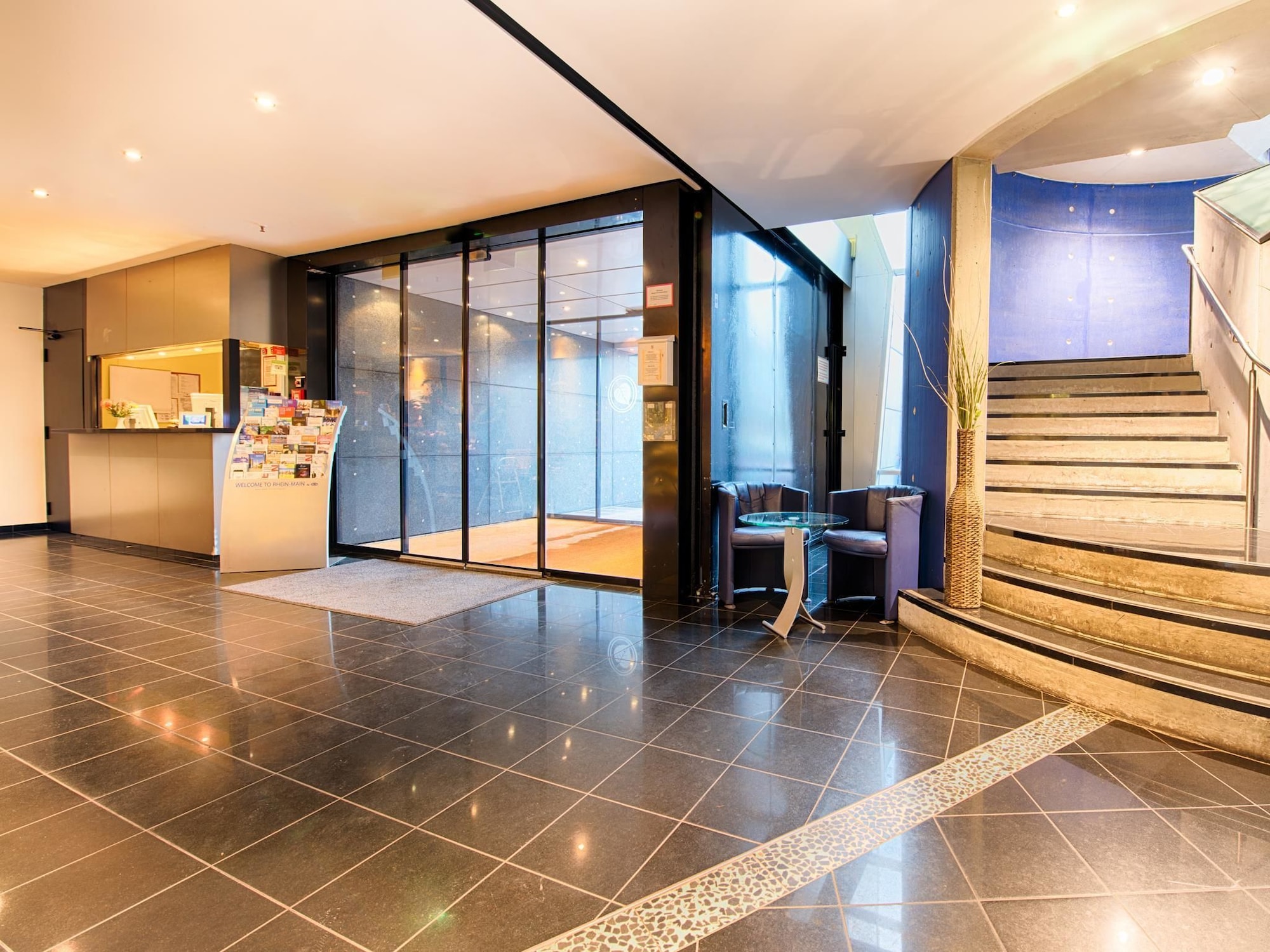 Plaza Hotel & Living Frankfurt
