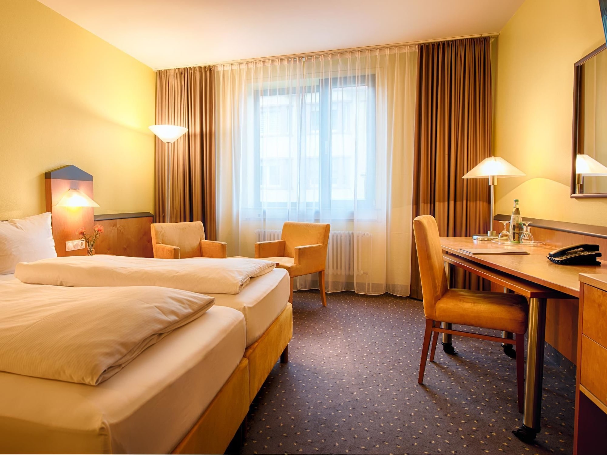 Plaza Hotel & Living Frankfurt